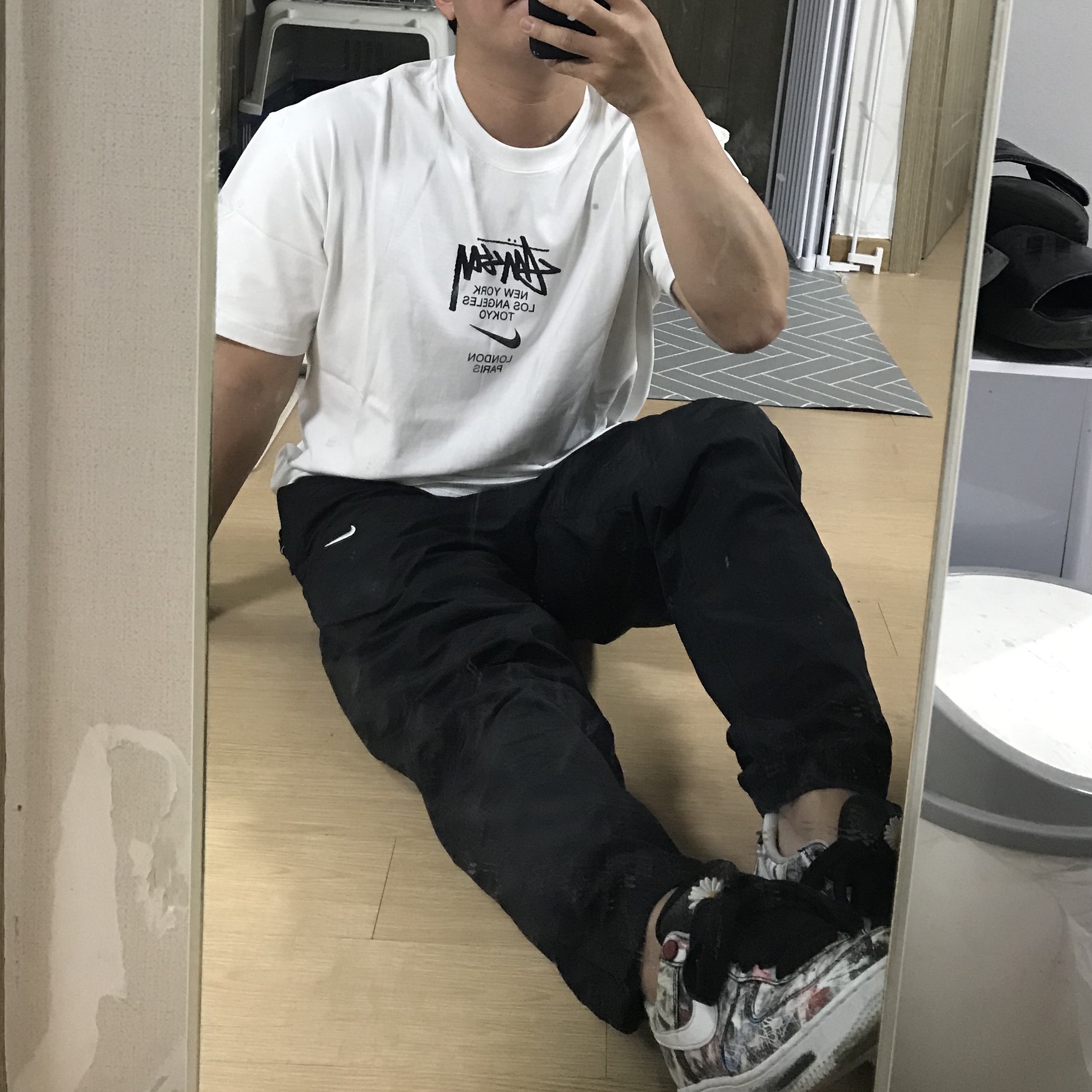Nike x Peaceminusone Air Force 1 Low Para-Noise, Nike x Stussy WT T-Shirt White - Asia 착용 스타일