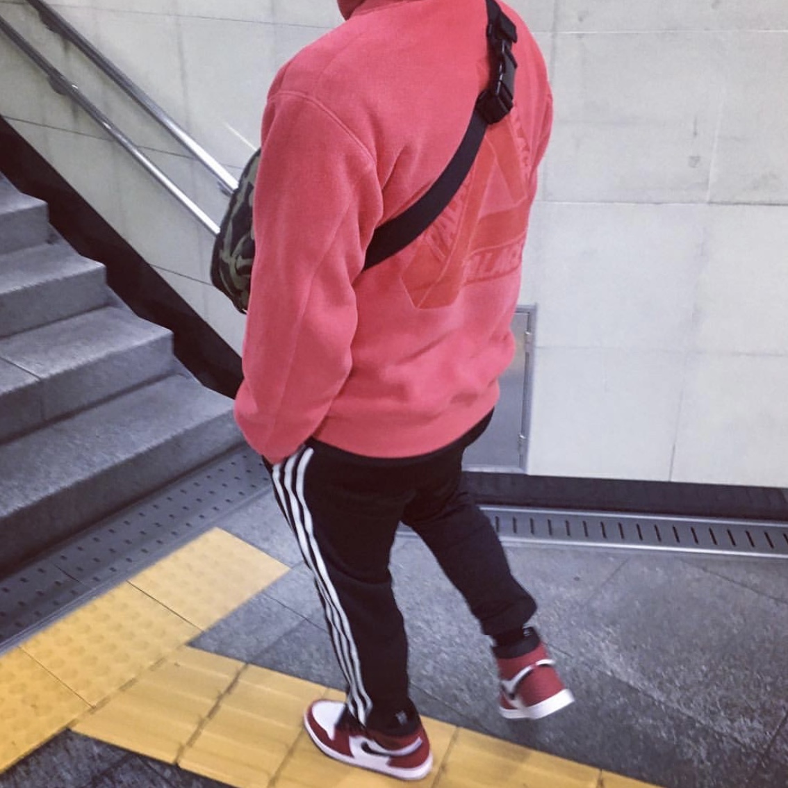 Jordan 1 Retro High Spider-Man Origin Story 착용 스타일 - 1