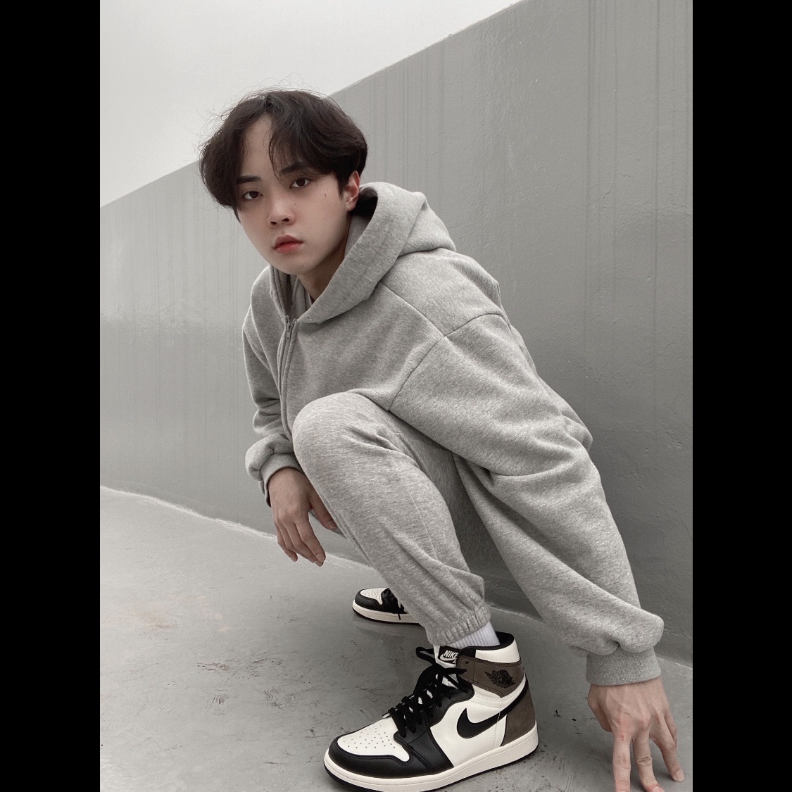 Jordan 1 Retro High OG Black Mocha 착용 스타일 - 2