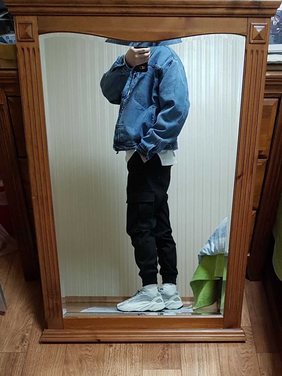 Adidas Yeezy Boost 700 V2 Static 2018 착용 스타일 - 3