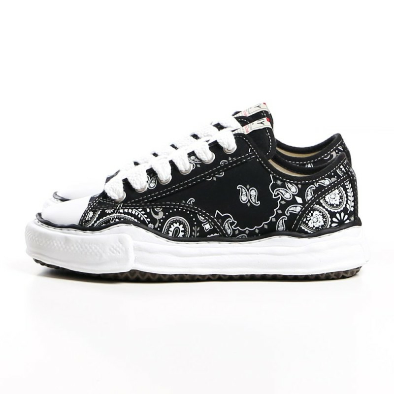 Maison Mihara Yasuhiro Peterson OG Sole Canvas Bandana Low-top Sneakers Black 착용 스타일 - 3