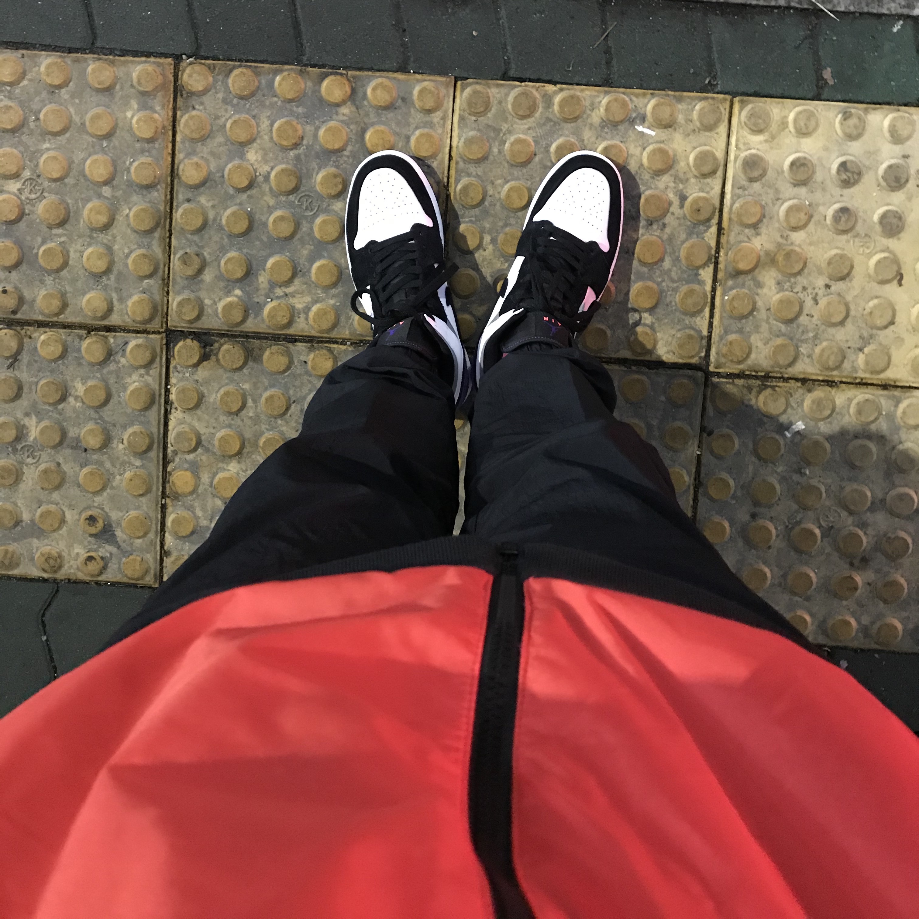 Jordan 1 Mid SE Court Purple 착용 스타일 - 4