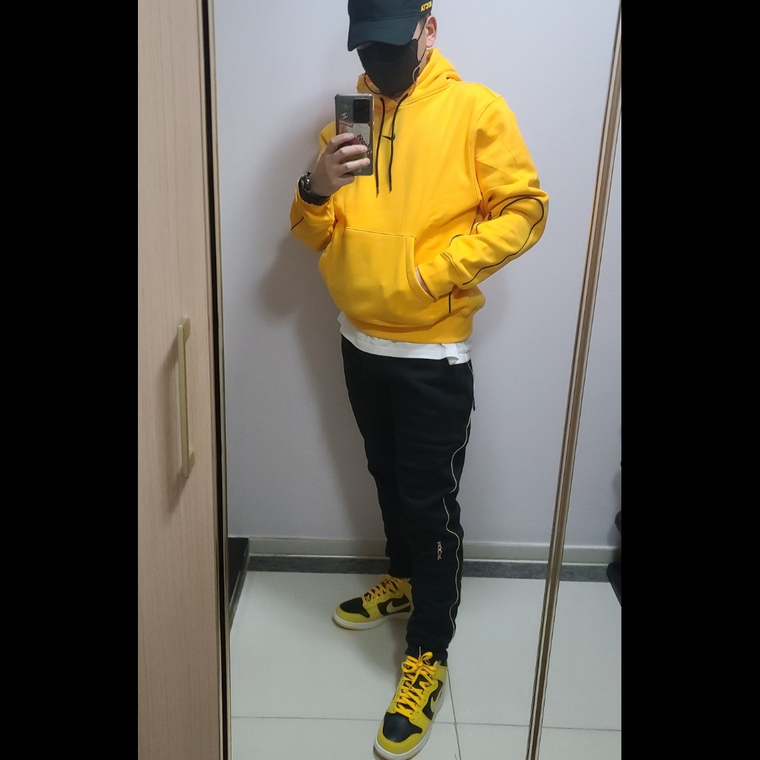 Nike x Drake Nocta Essential Hoodie University Gold - Asia, Nike x Drake Nocta Fleece Pants Black - Asia 착용 스타일