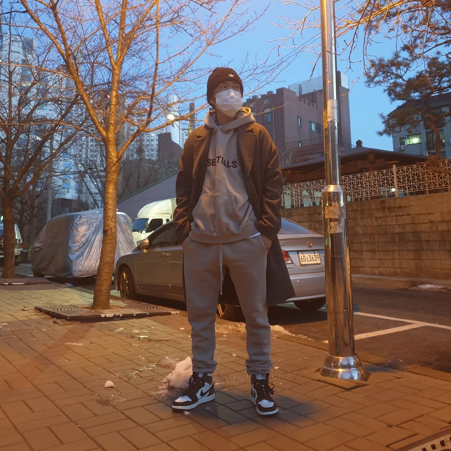 Essentials Sweatpants String Tan - 20SS, Essentials 3D Silicon Applique Pullover Hoodie String Tan - 20SS 착용 스타일