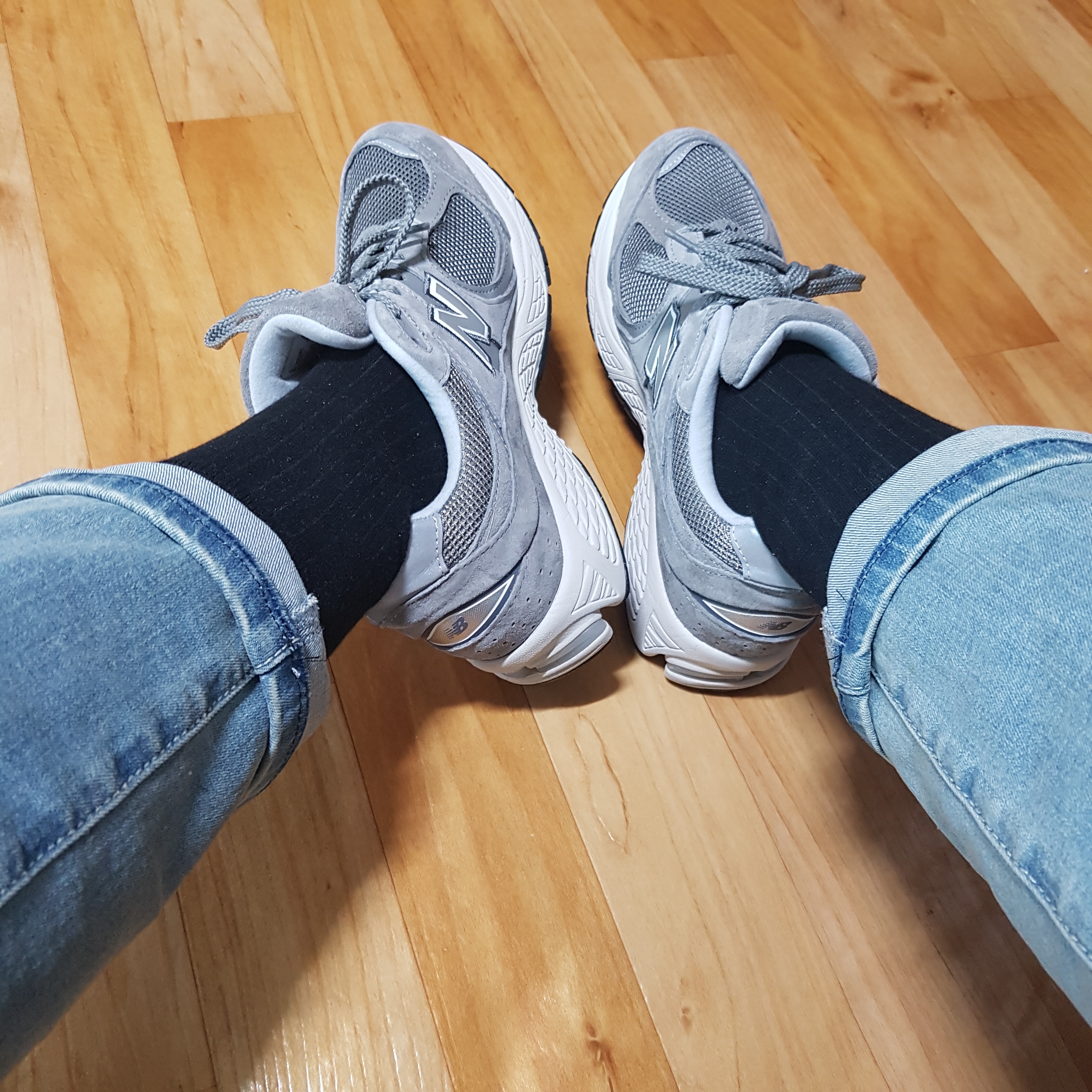 New Balance 2002R Grey 착용 스타일