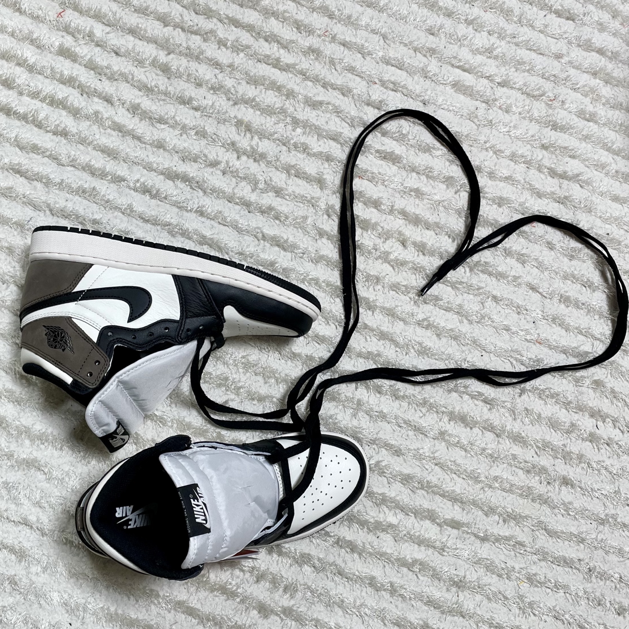 Jordan 1 Retro High OG Black Mocha 착용 스타일