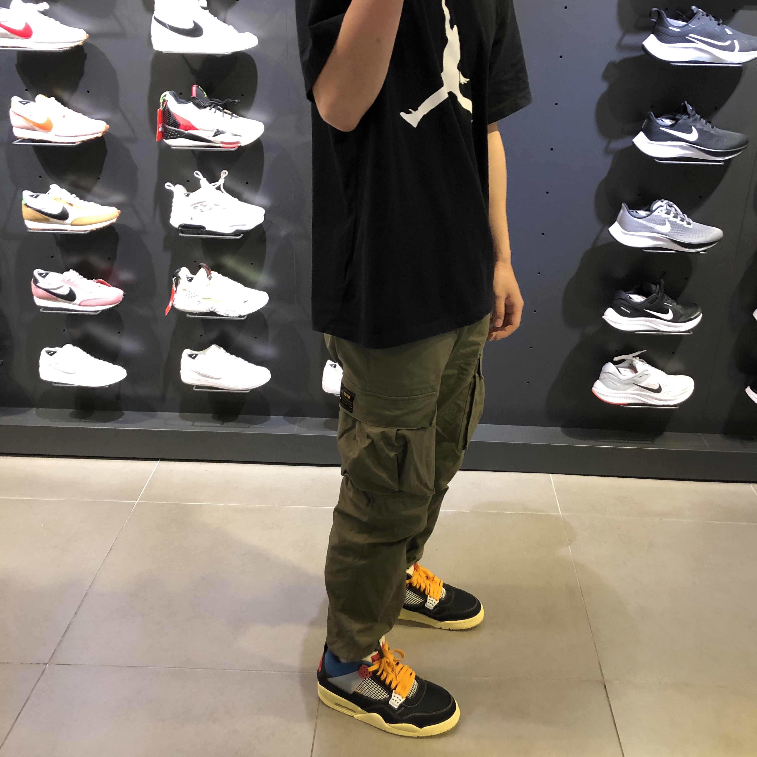 Jordan 4 x Union Retro Off Noir 착용 스타일