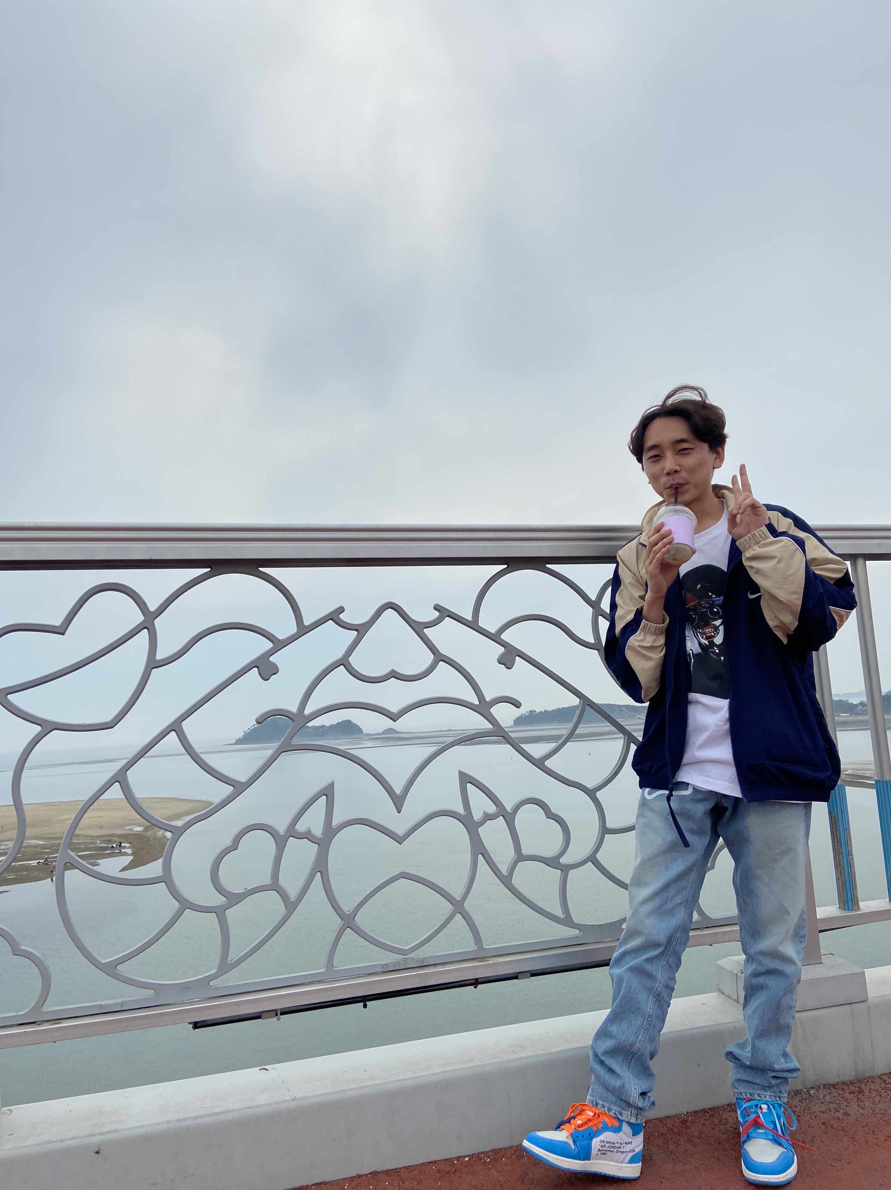 Jordan 1 x Off-White Retro High University Blue 착용 스타일