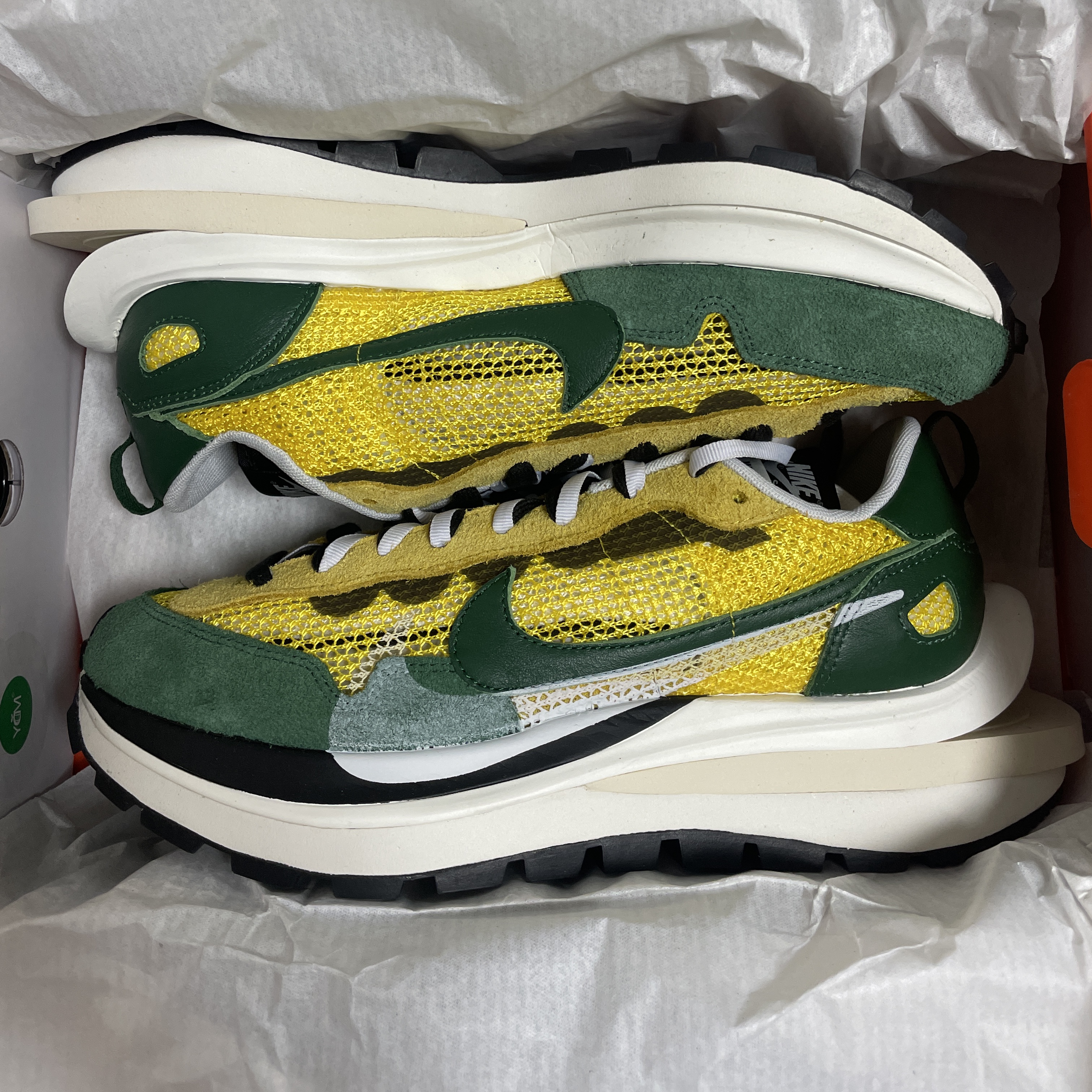 Nike x Sacai VaporWaffle Tour Yellow & Gorge Green Sail 착용 스타일 - 2