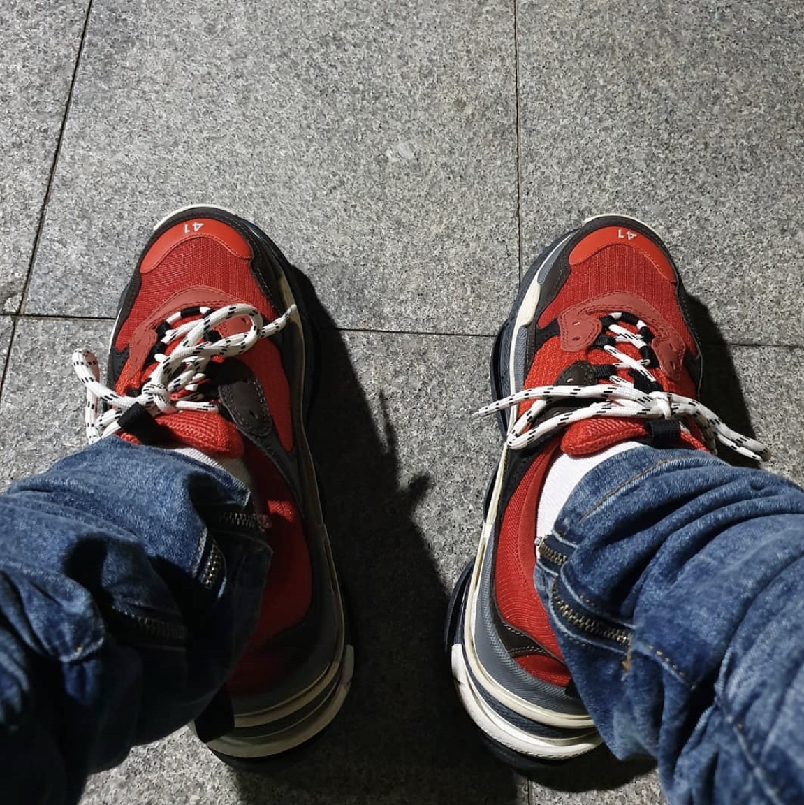 Balenciaga Triple S Red Black 2018 착용 스타일