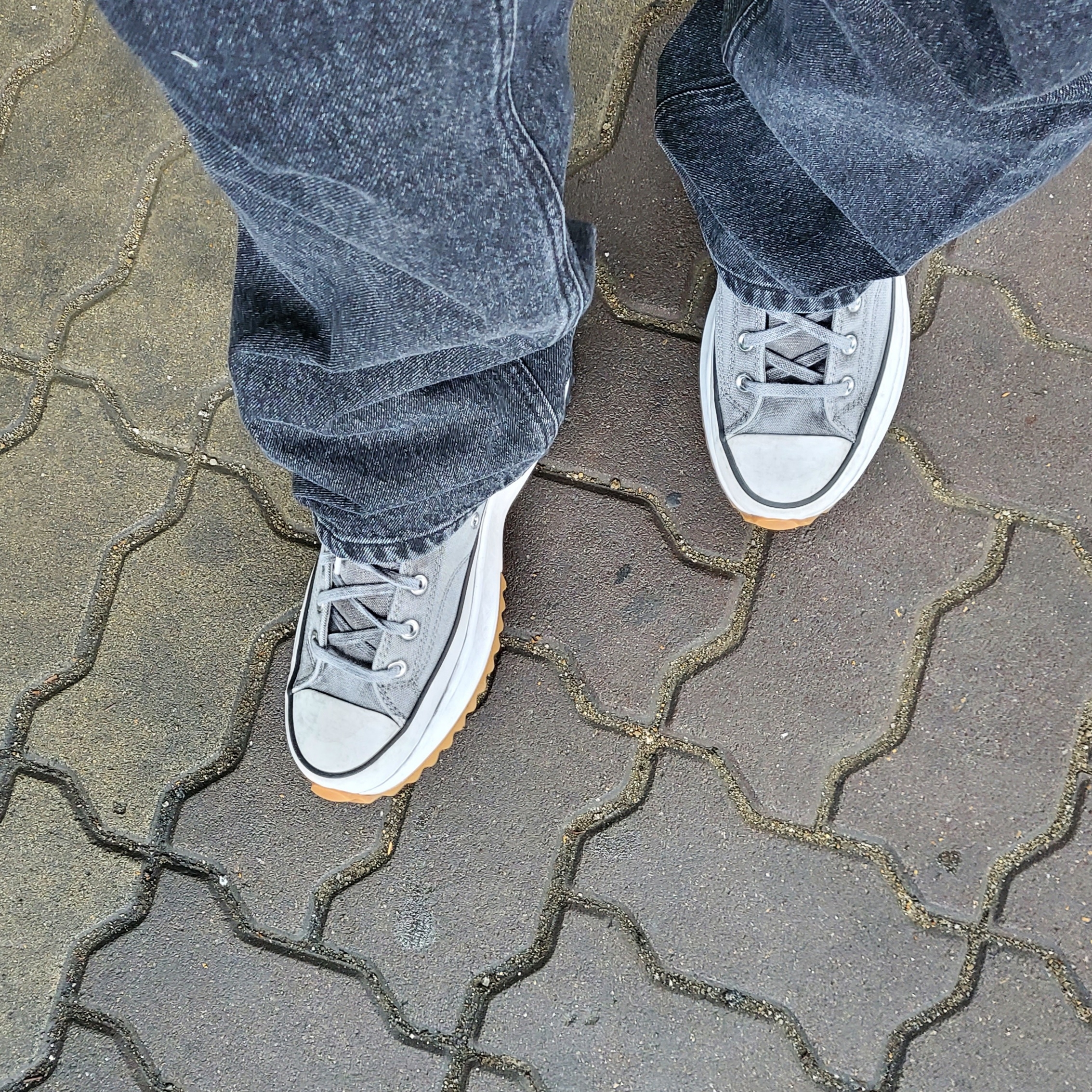Converse Run Star Hike Hi Smoke 착용 스타일 - 2