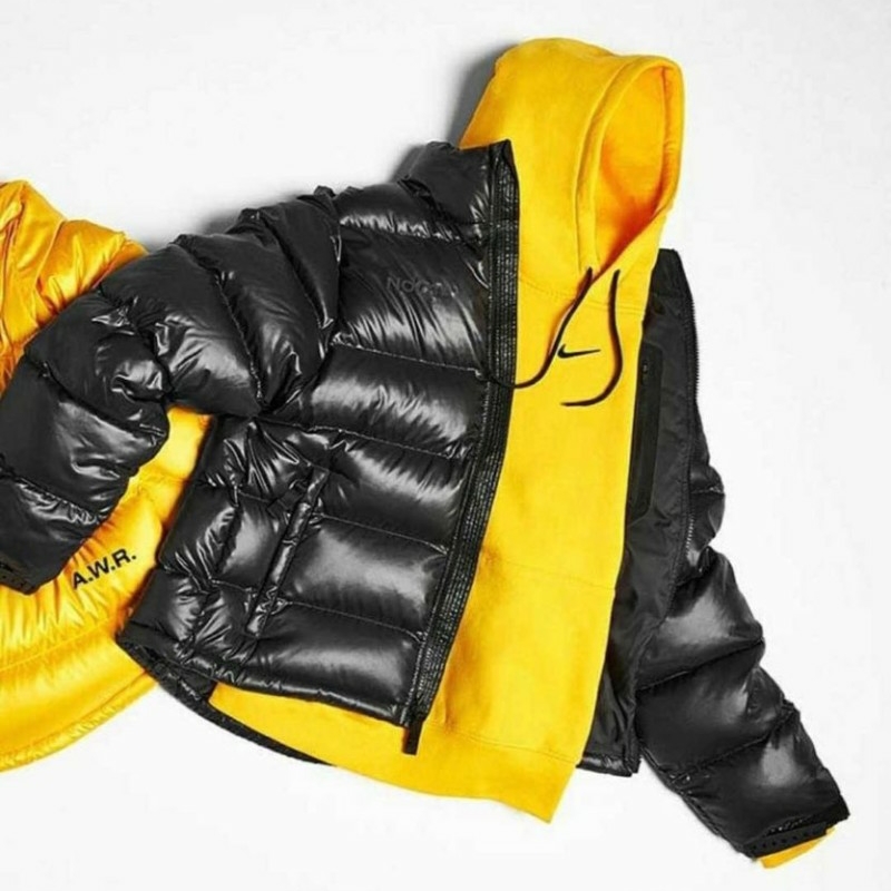 Nike x Drake Nocta Puffer Jacket Black - Asia, Nike x Drake Nocta Essential Hoodie University Gold - US/EU 착용 스타일 - 1