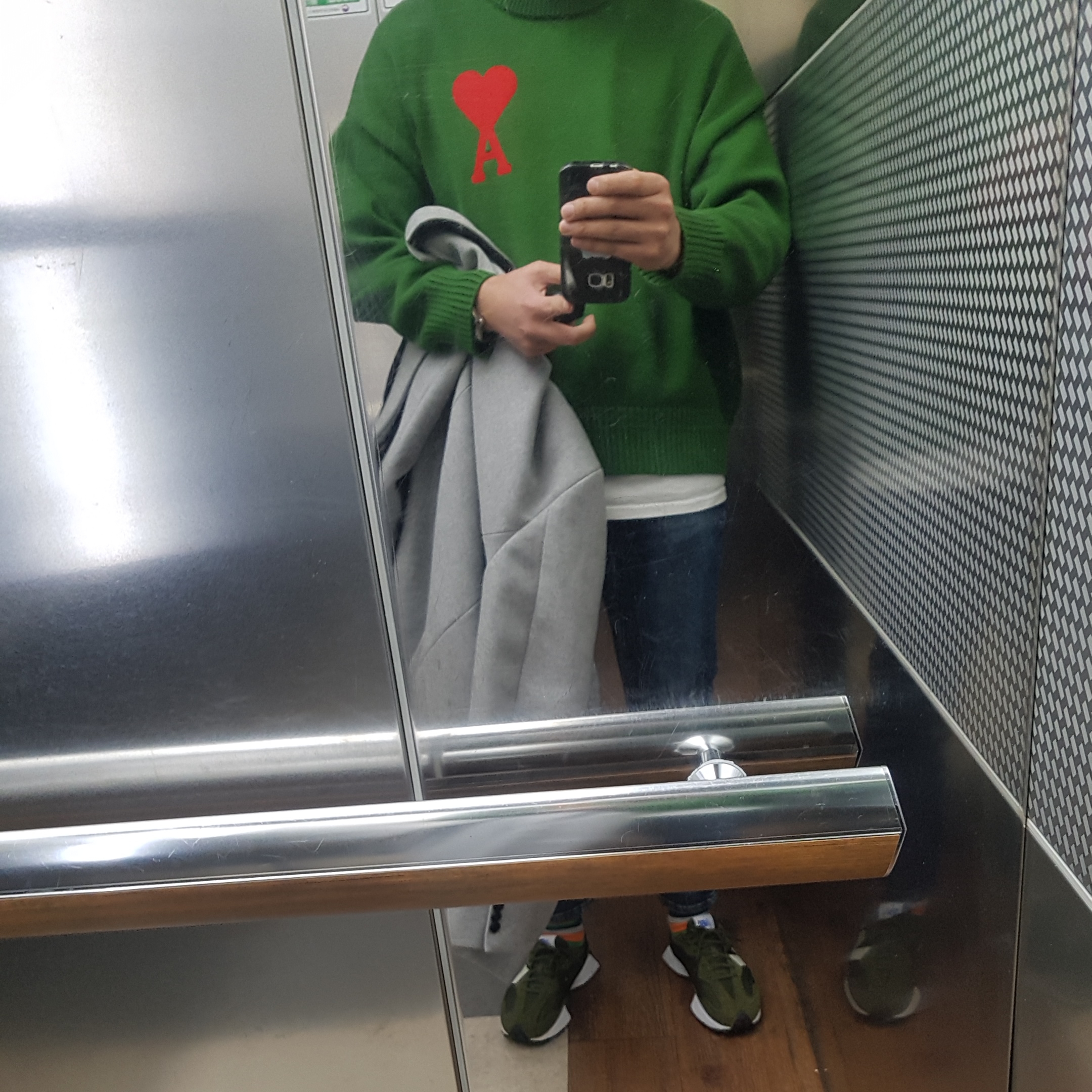 New Balance 327 Oak Leaf Green 착용 스타일
