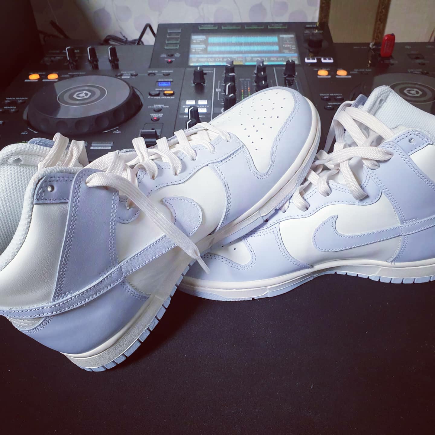 (W) Nike Dunk High Football Grey 착용 스타일 - 1