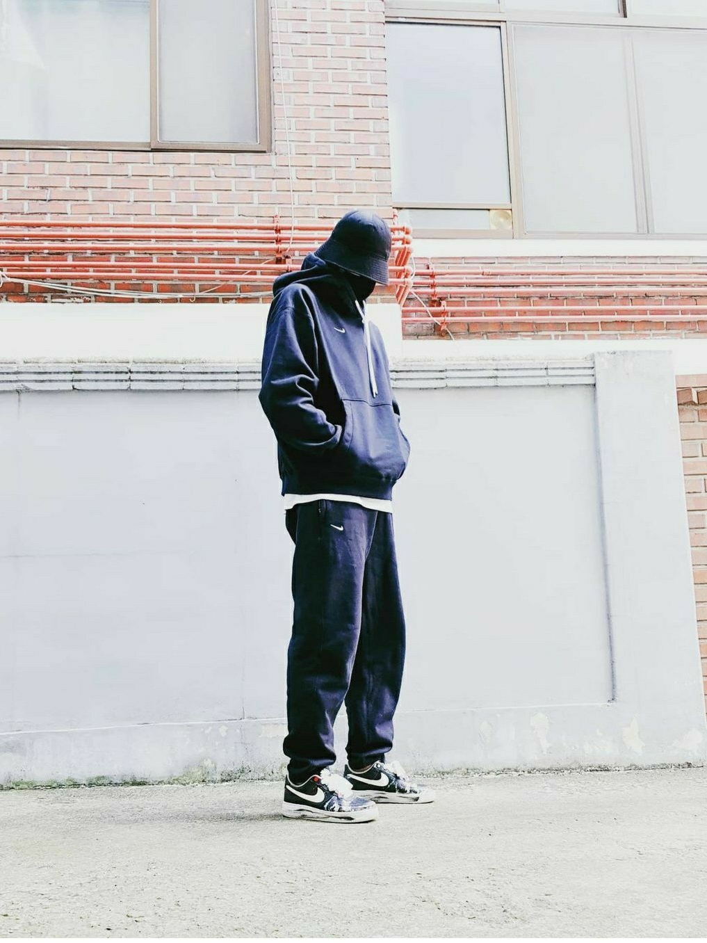 Nike x Peaceminusone Air Force 1 Low Para-Noise, Nike M NRG Hoodie Black White 착용 스타일