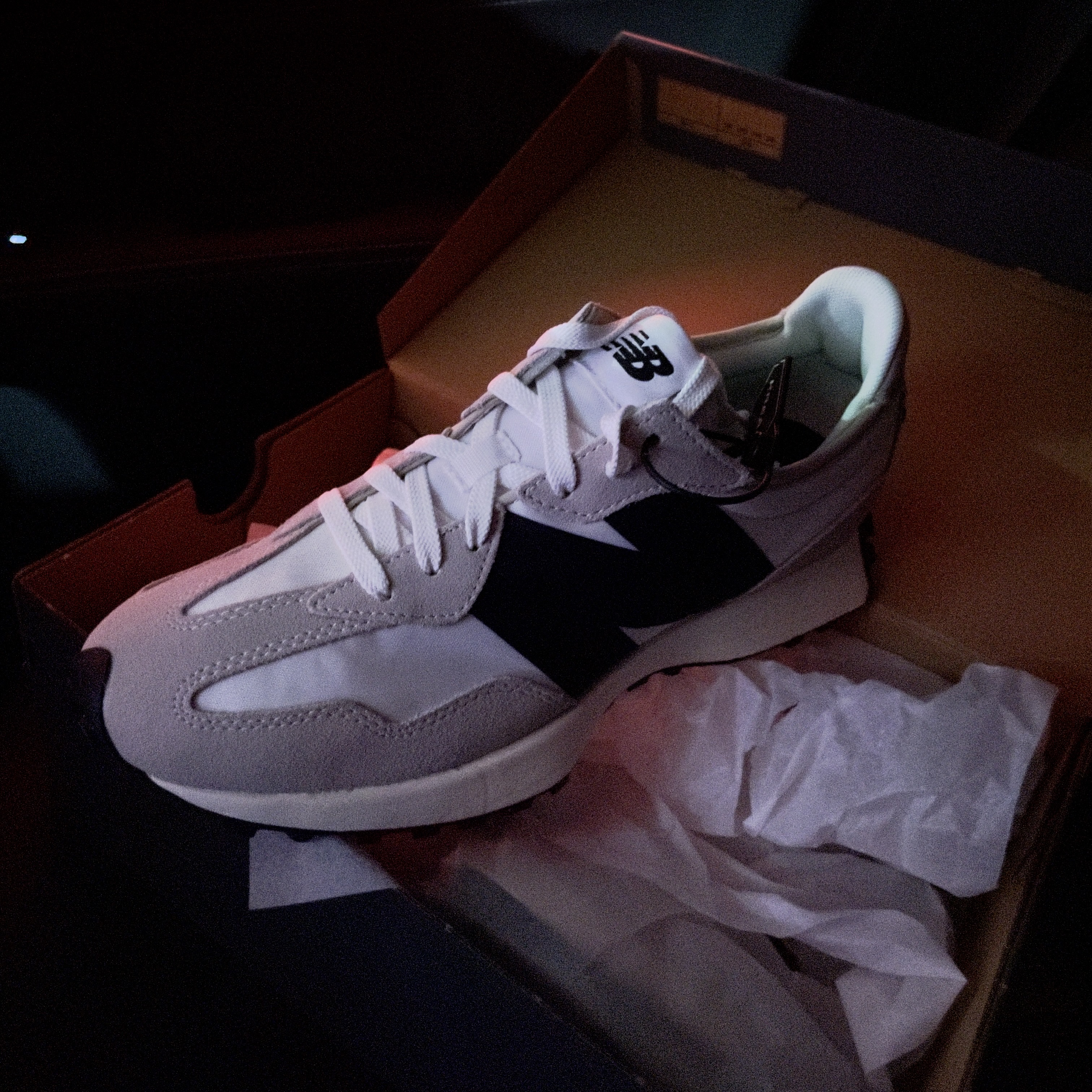 New Balance 327 White Black 착용 스타일