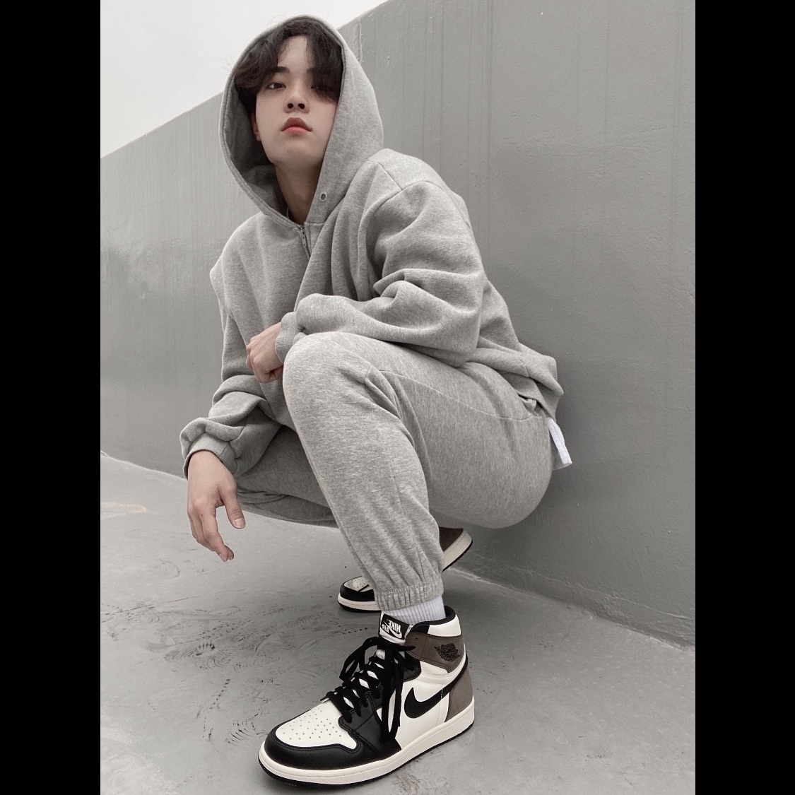 Jordan 1 Retro High OG Black Mocha 착용 스타일 - 3