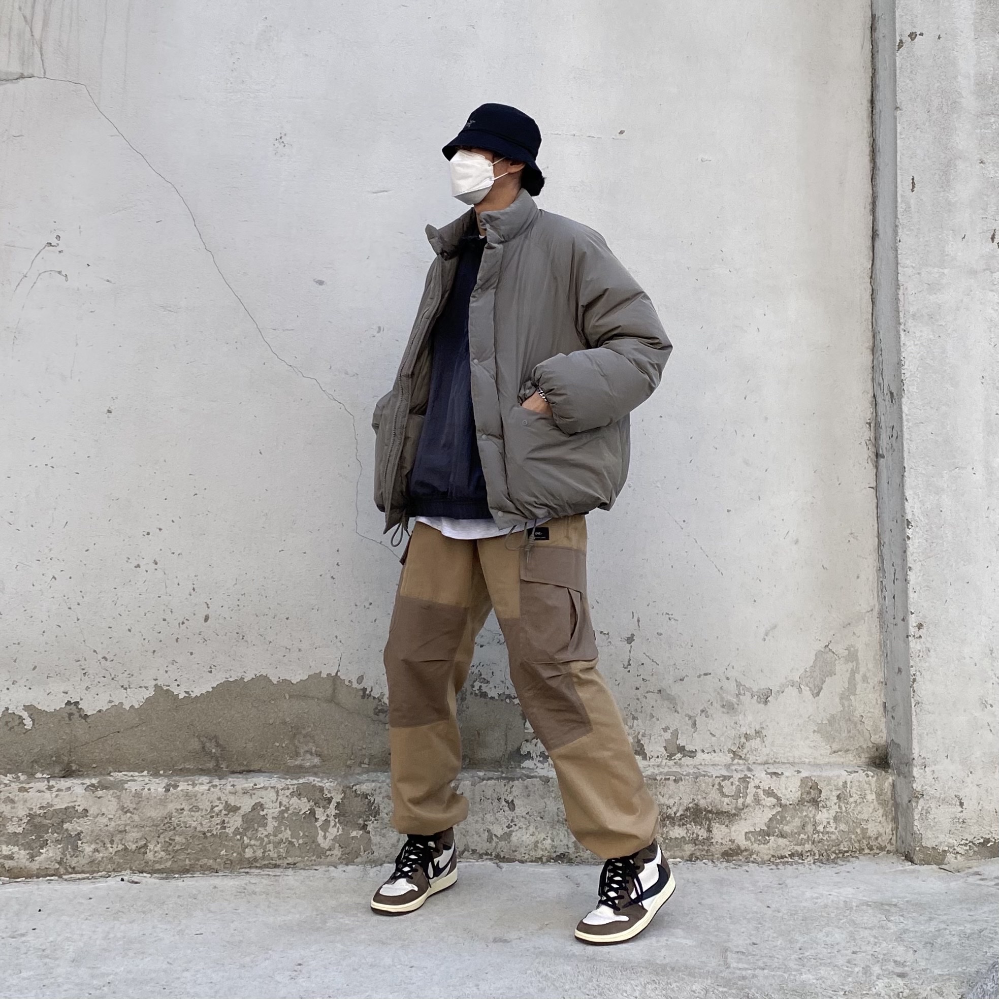 Jordan 1 x Travis Scott Retro High OG SP Mocha, Palace x Arc'teryx Sinsolo Hat Black - 20FW 착용 스타일 - 3