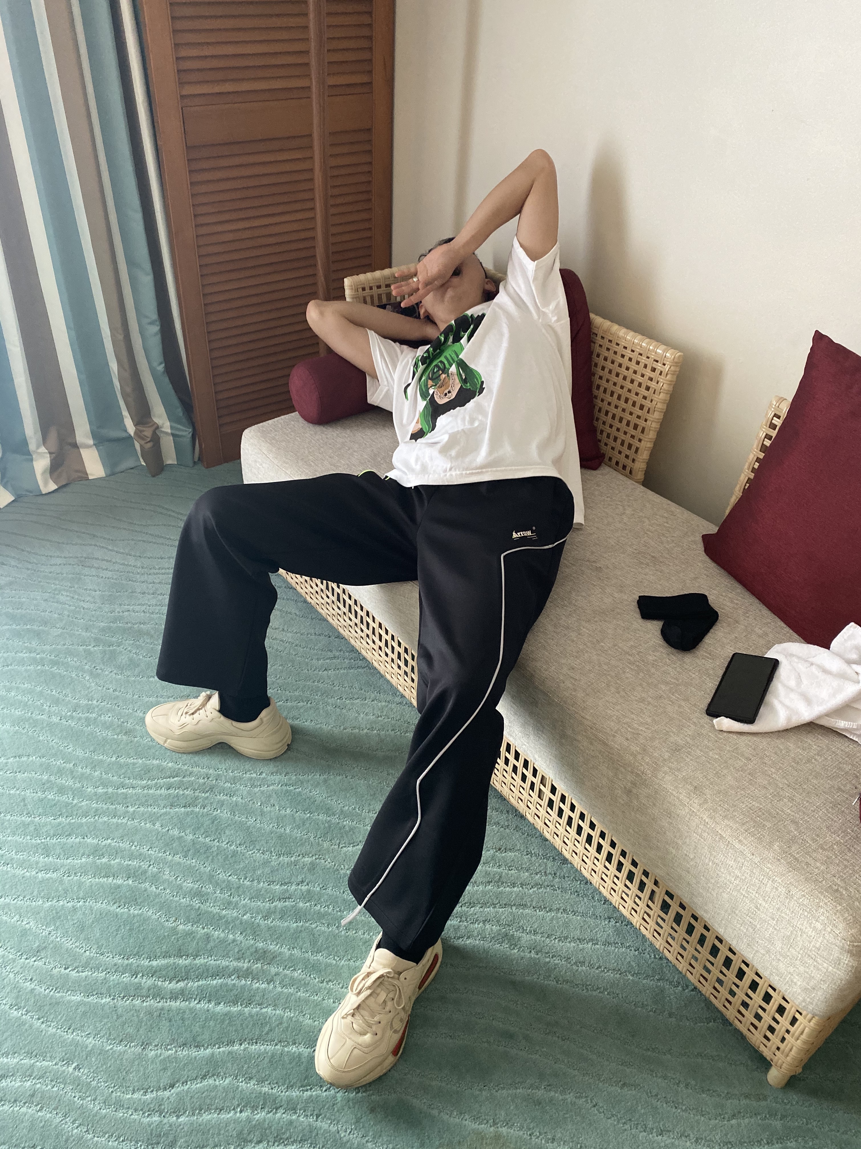 Gucci Rhyton Leather Sneakers Logo 착용 스타일