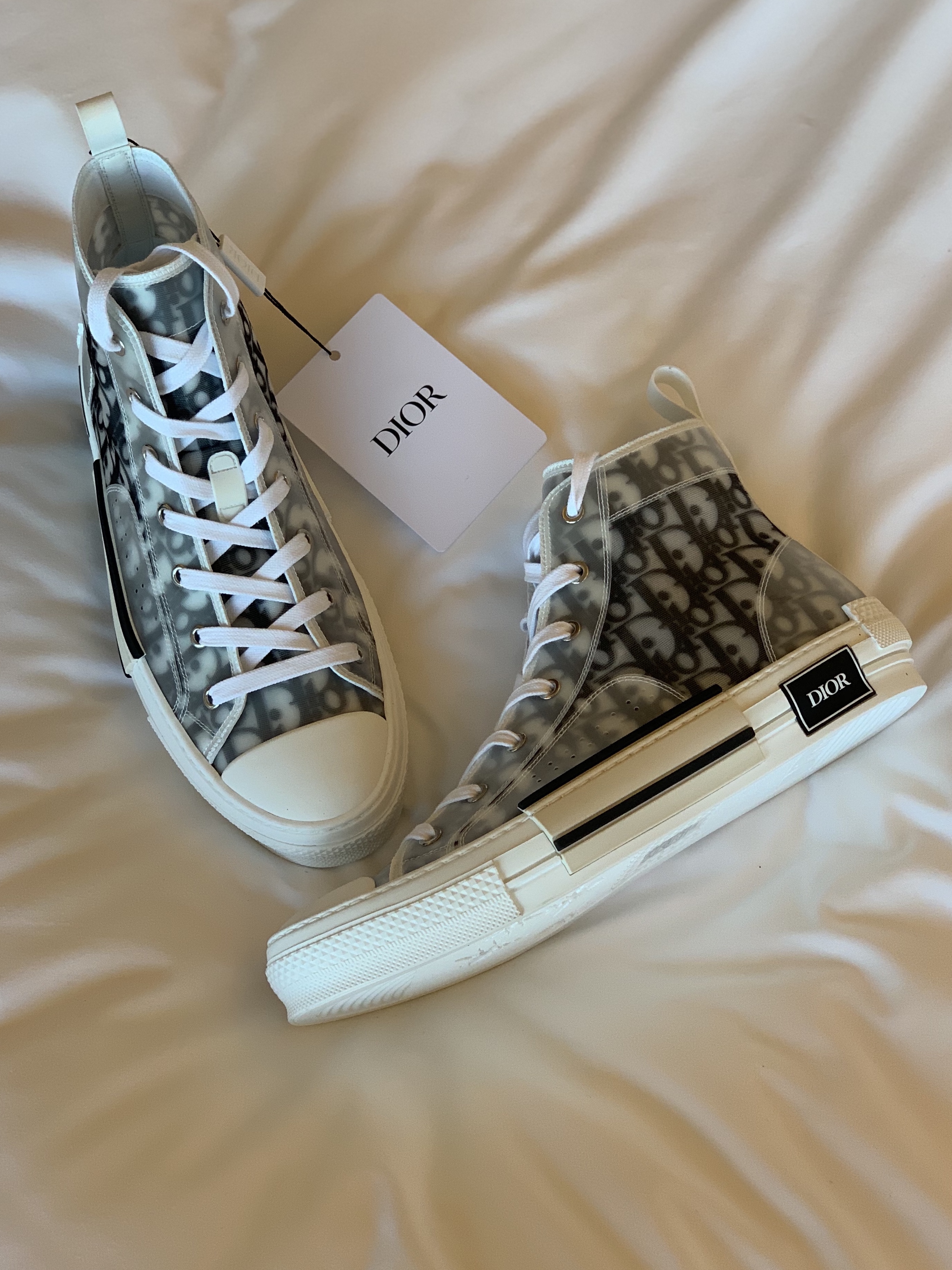 Dior B23 High Dior Oblique White & Black 착용 스타일