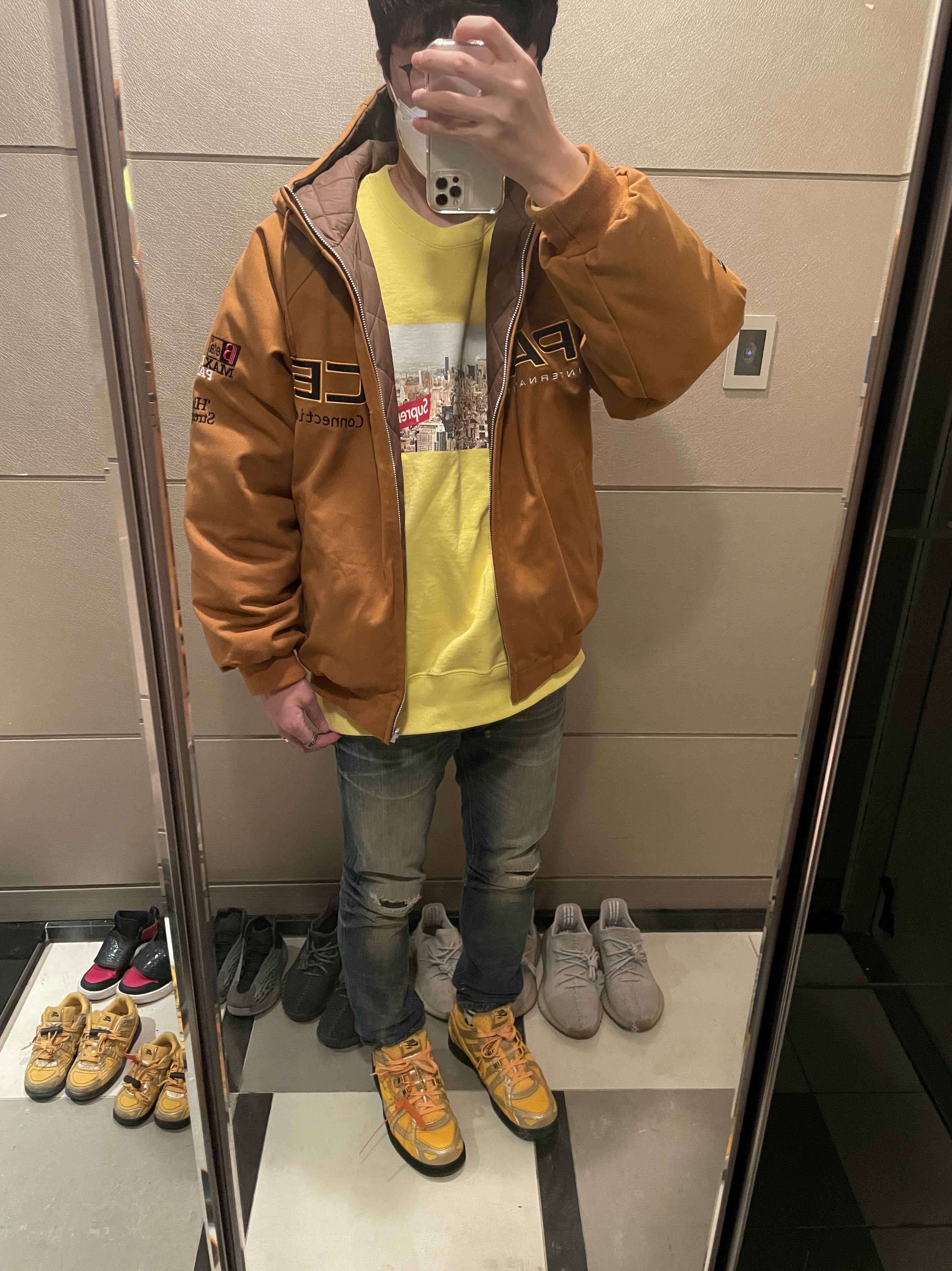 Supreme Aerial Crewneck Lemon - 20FW, Nike x Off-White Air Rubber Dunk University Gold 착용 스타일