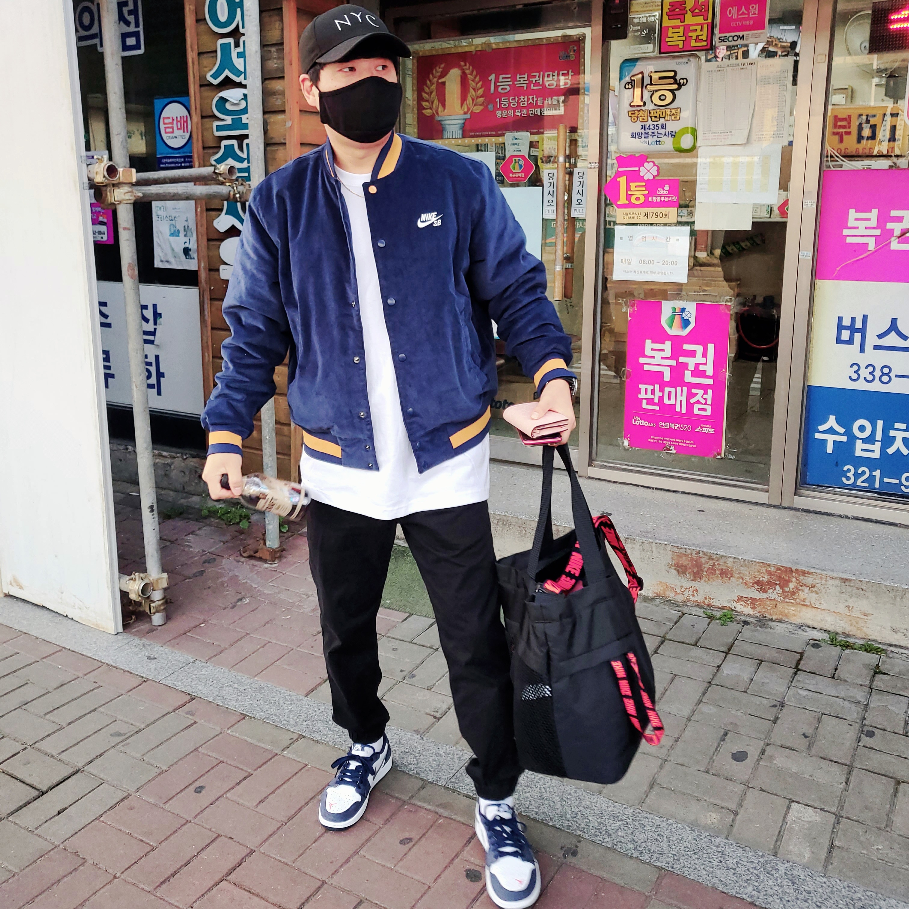 Jordan 1 Low SB Koston Midnight Navy 착용 스타일 - 1