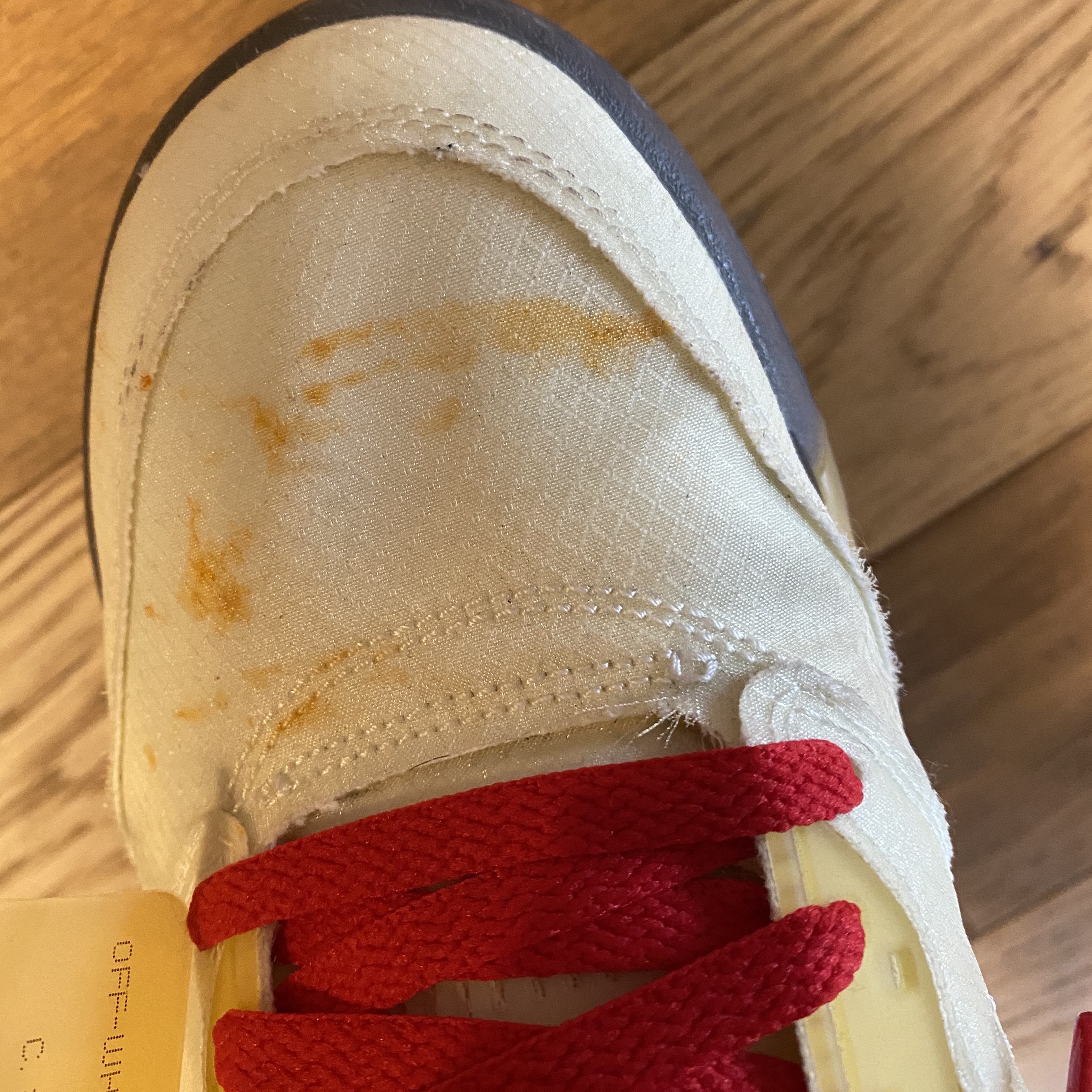 Jordan 5 x Off-White Retro SP Sail Fire Red 착용 스타일