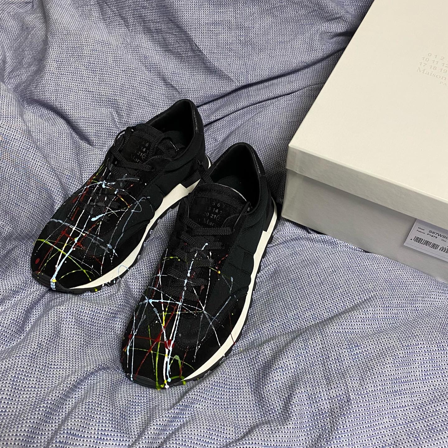 Maison Margiela Replica Paint Runners Black 착용 스타일