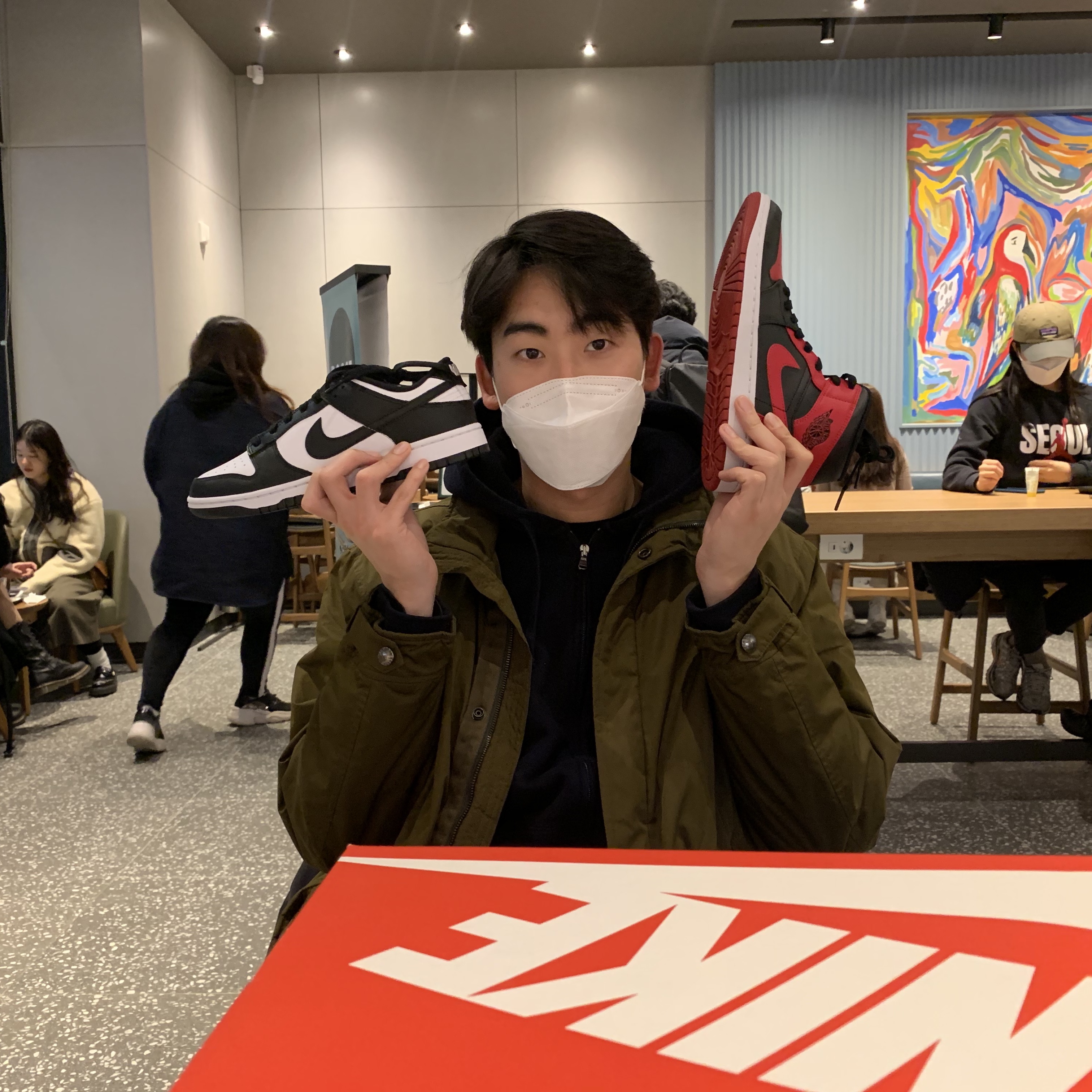 Jordan 1 Mid Bred Banned 2020, Nike Dunk Low Retro Black 착용 스타일 - 3