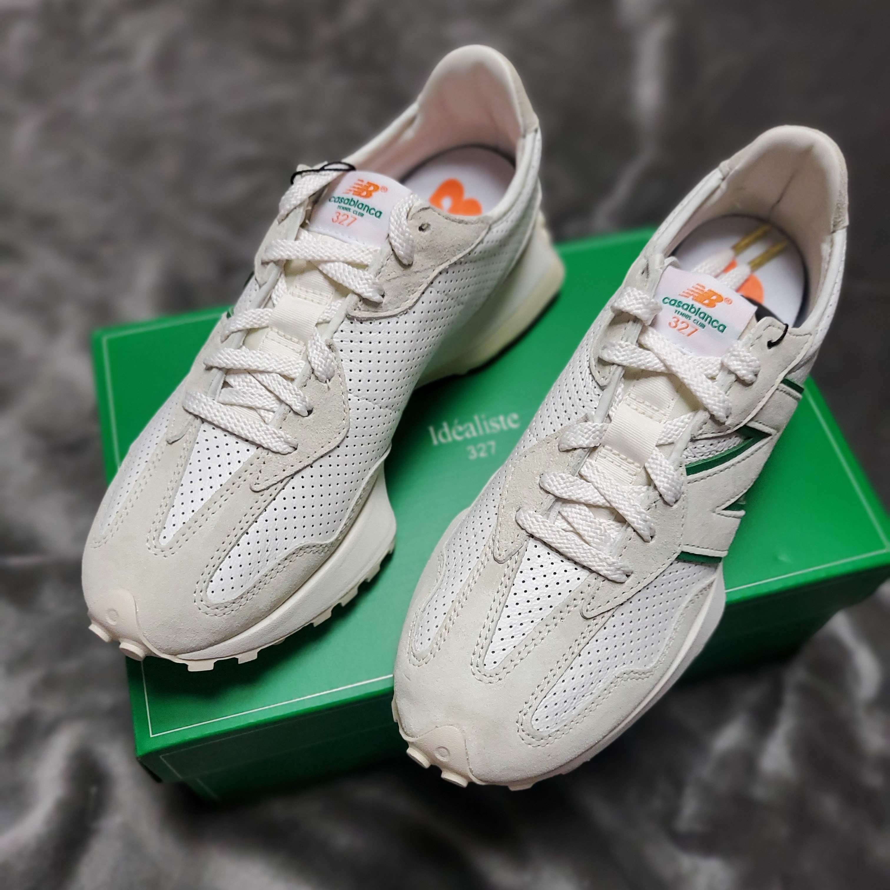 New Balance x Casablanca 327 Idealist Off White Green 착용 스타일 - 2