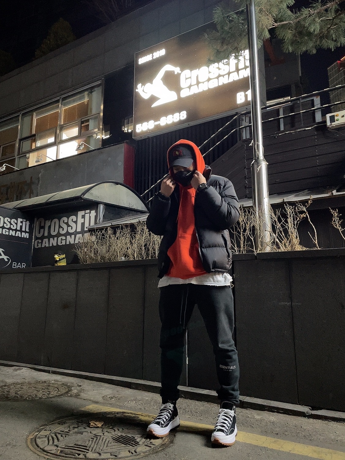 Converse x JW Anderson Run Star Hike Hi Black, Essentials Sweatpants Dark Slate/Black 2020 착용 스타일