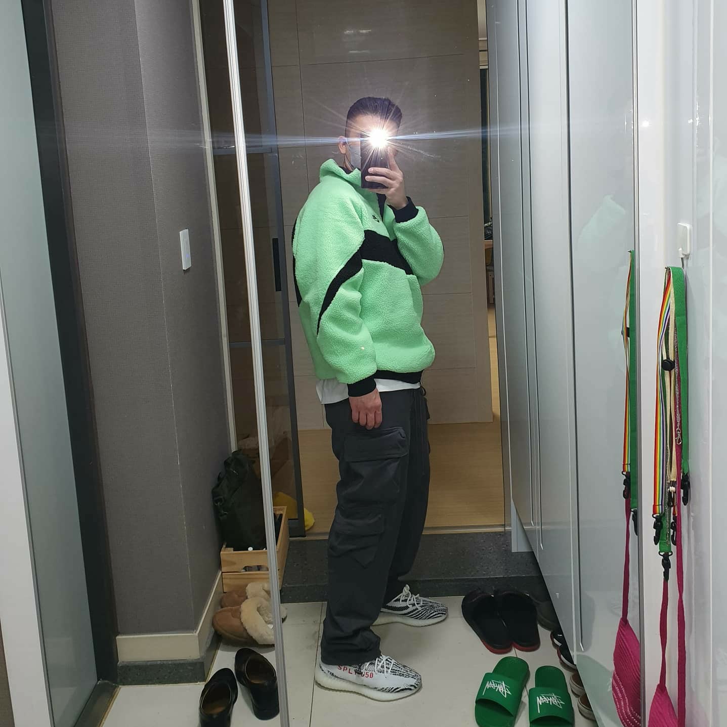 Nike Big Swoosh Full Zip Jacket Green Black, Adidas Yeezy Boost 350 V2 Zebra 2017/2019/2020 착용 스타일