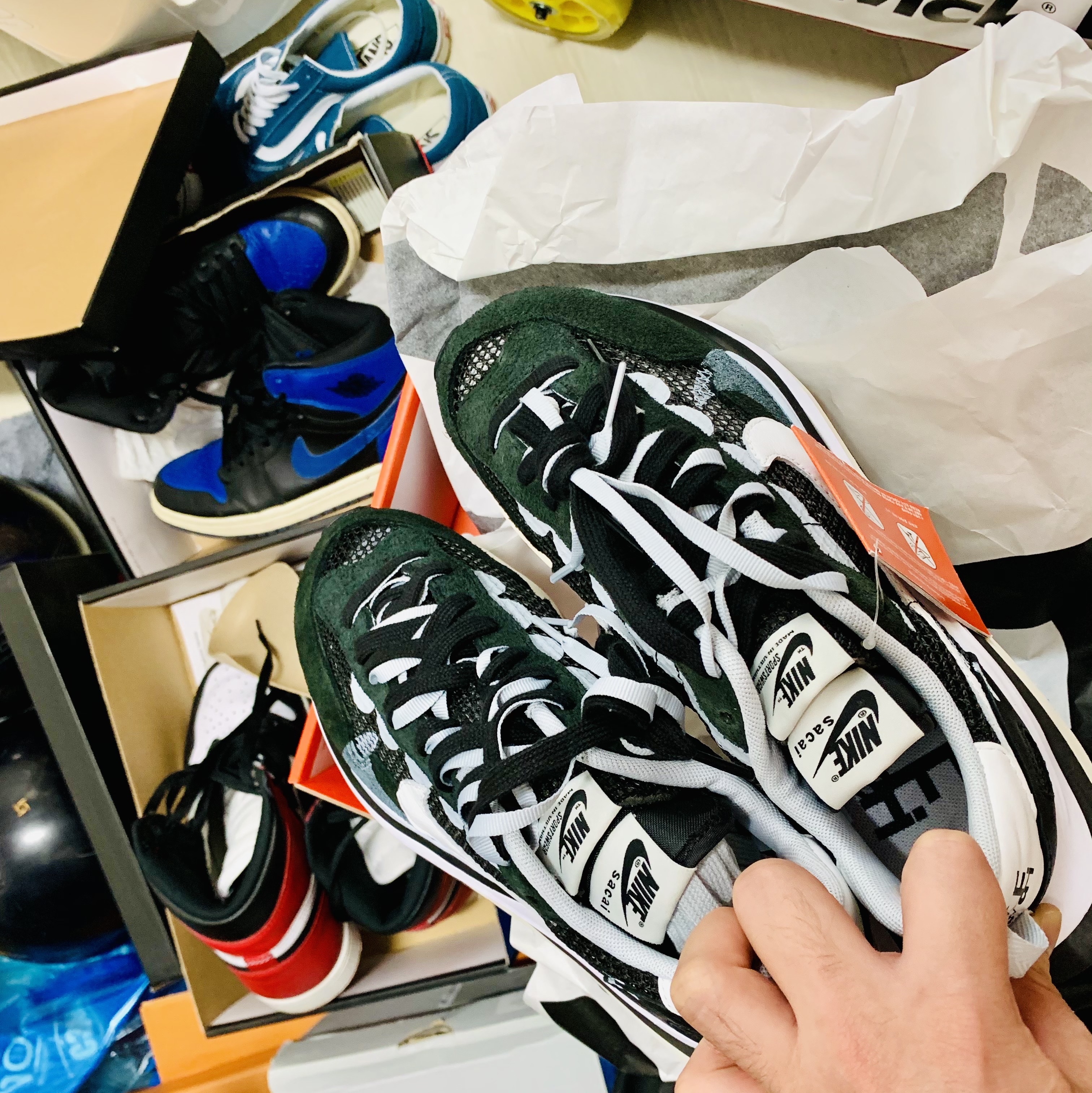 Nike x Sacai VaporWaffle Black White, Jordan 1 Retro High OG Black Toe 2016 착용 스타일
