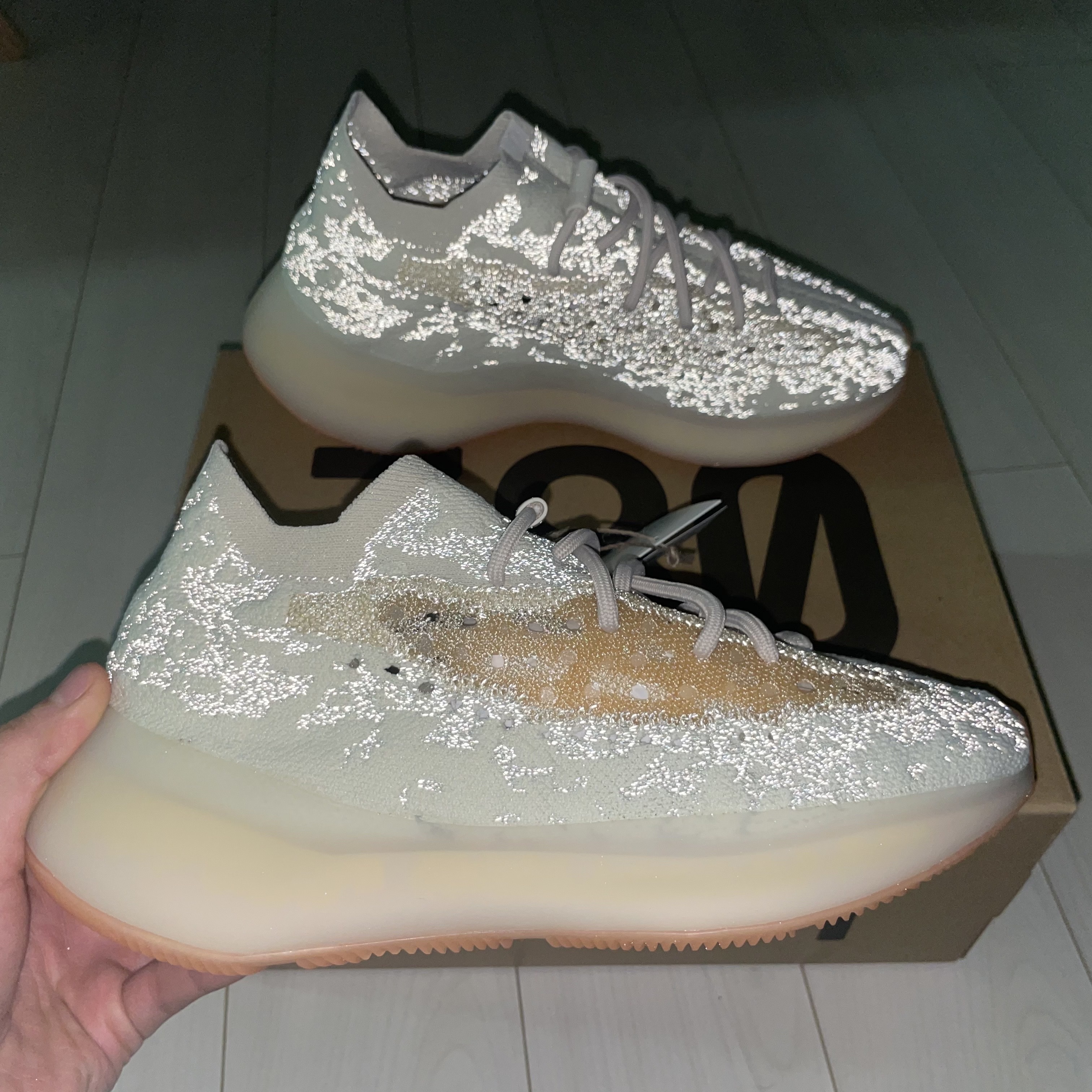 Adidas Yeezy Boost 380 Yecoraite - Reflective 착용 스타일 - 3