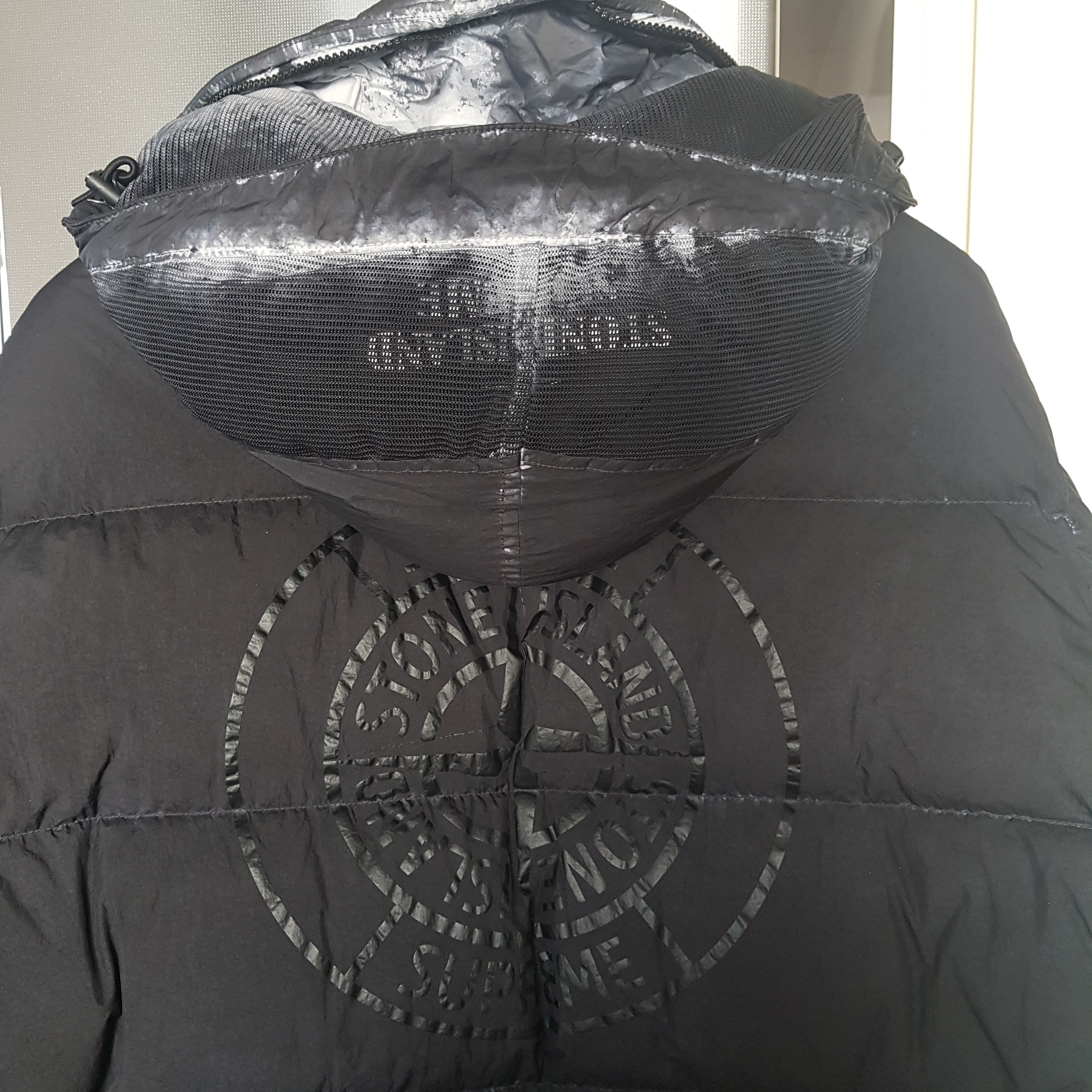 Supreme x Stone Island Painted Camo Crinkle Down Jacket Black - 20FW 착용 스타일 - 3