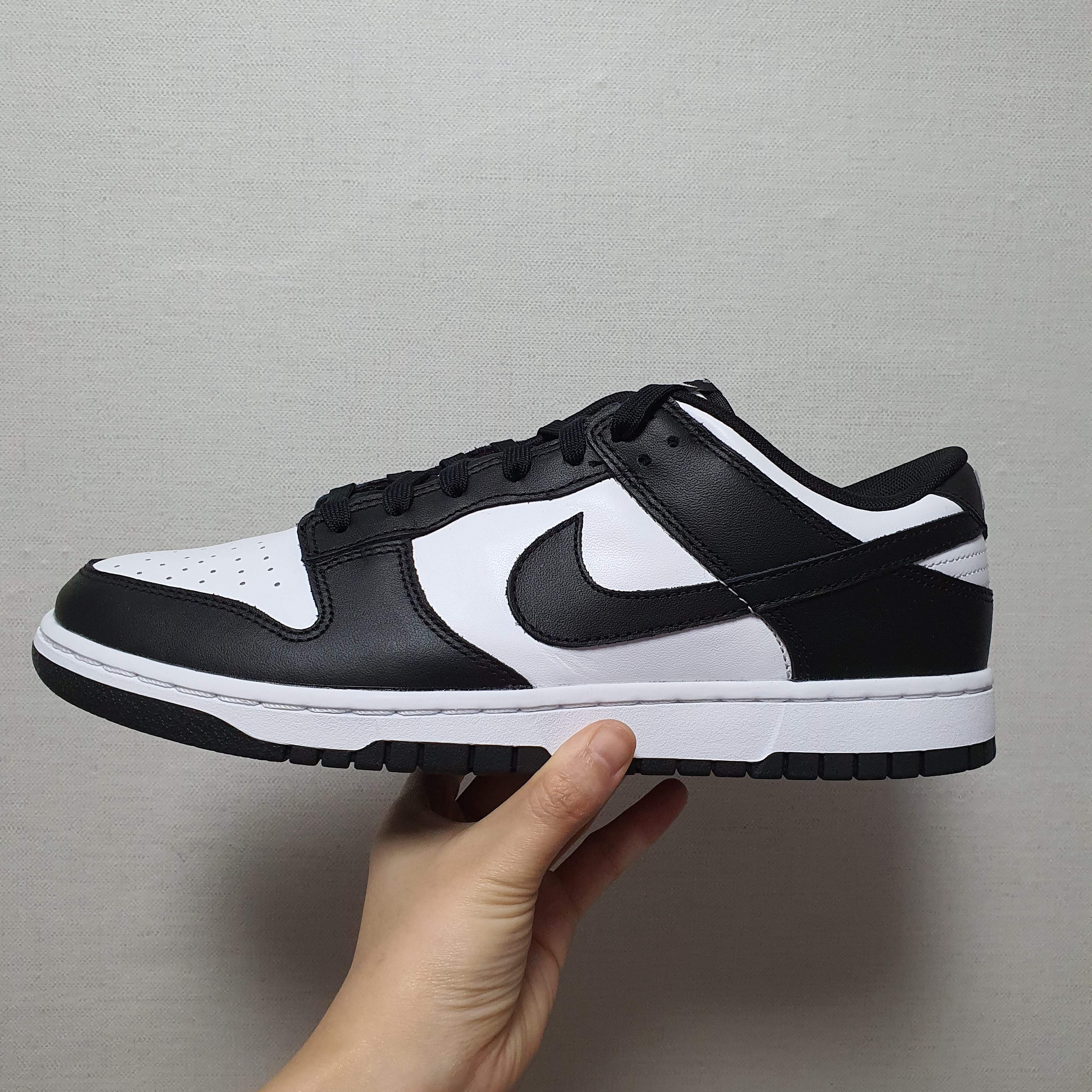 Nike Dunk Low Retro Black 착용 스타일 - 1
