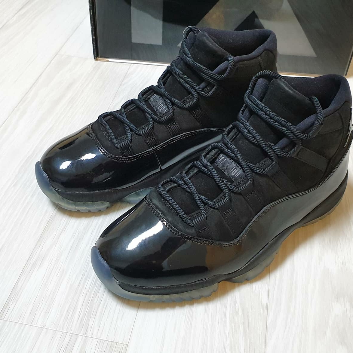Jordan 11 Retro Cap and Gown 착용 스타일 - 1