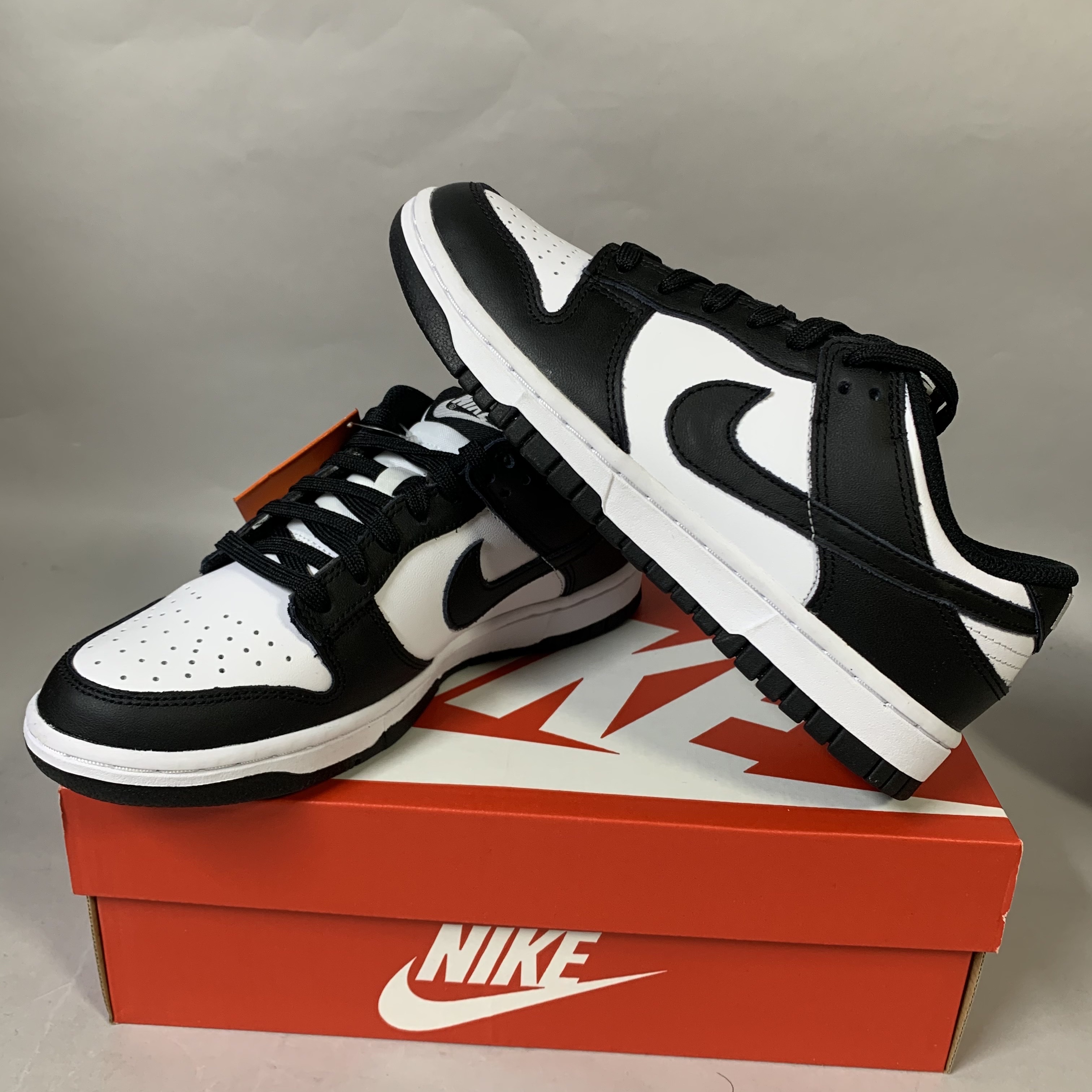 (W) Nike Dunk Low Black 착용 스타일 - 1