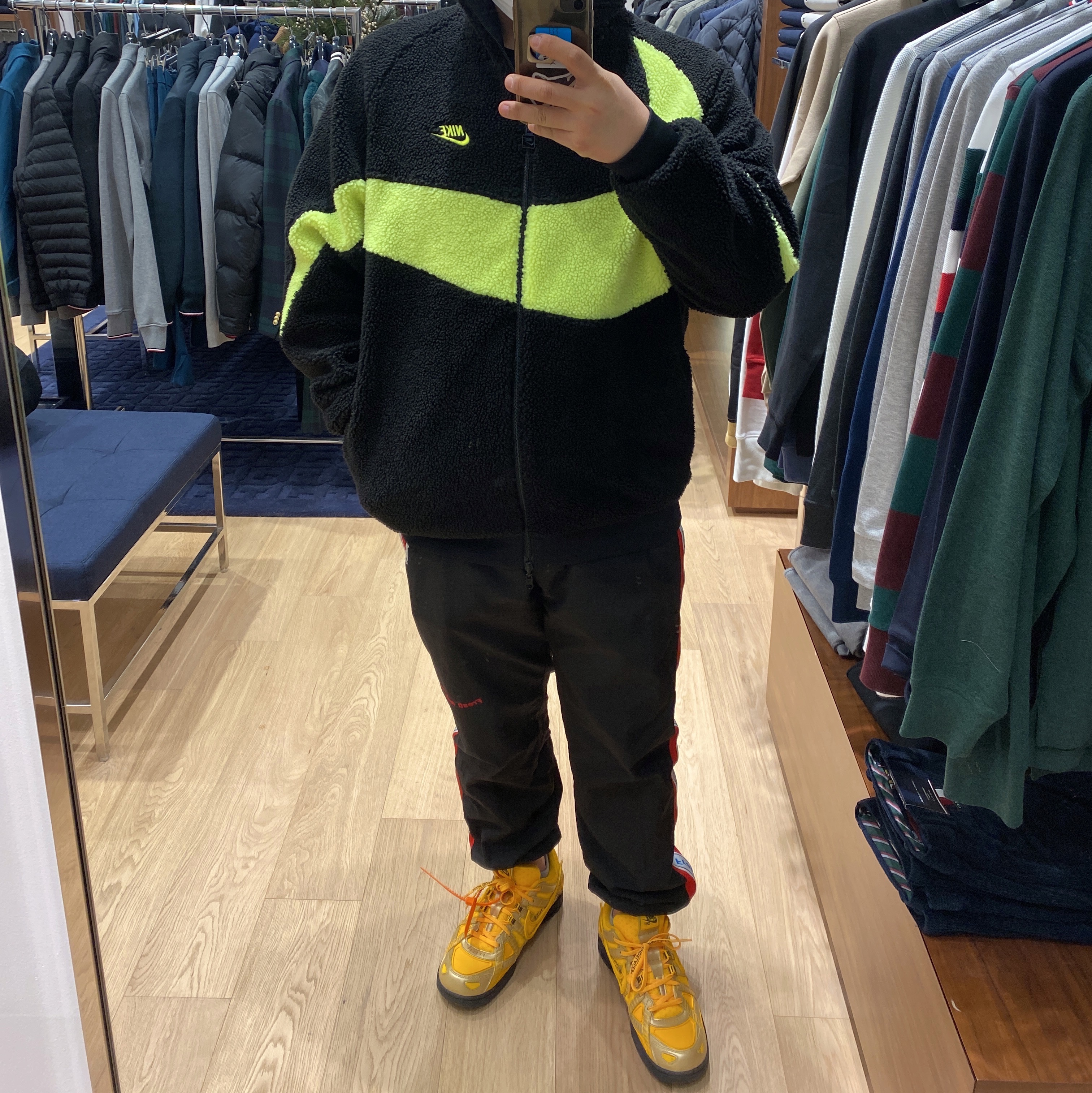Nike x Off-White Air Rubber Dunk University Gold, Nike Big Swoosh Full Zip Jacket Black Volt 착용 스타일