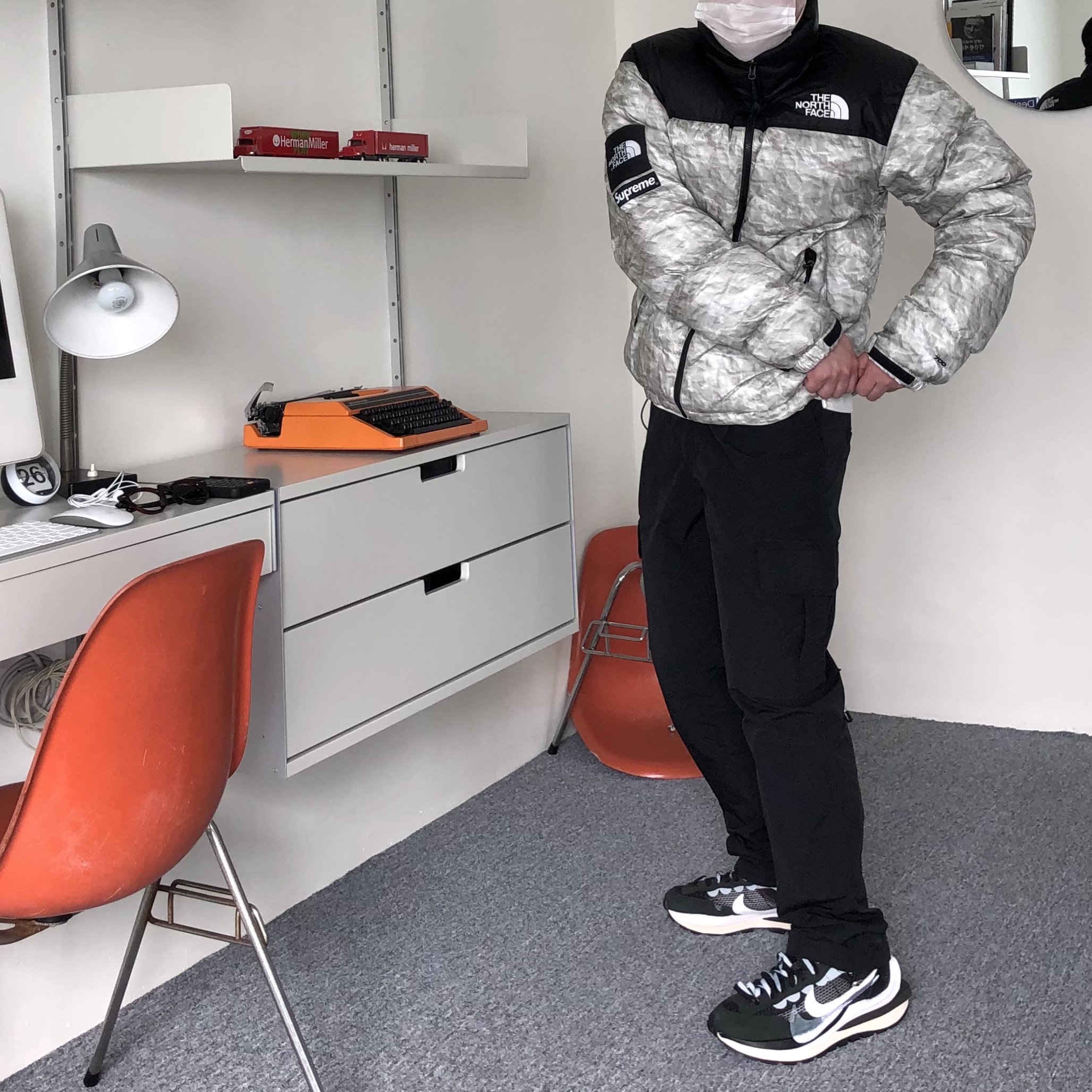 Supreme x The North Face Paper Print Nuptse Jacket - 19FW, Nike x Sacai VaporWaffle Black White 착용 스타일