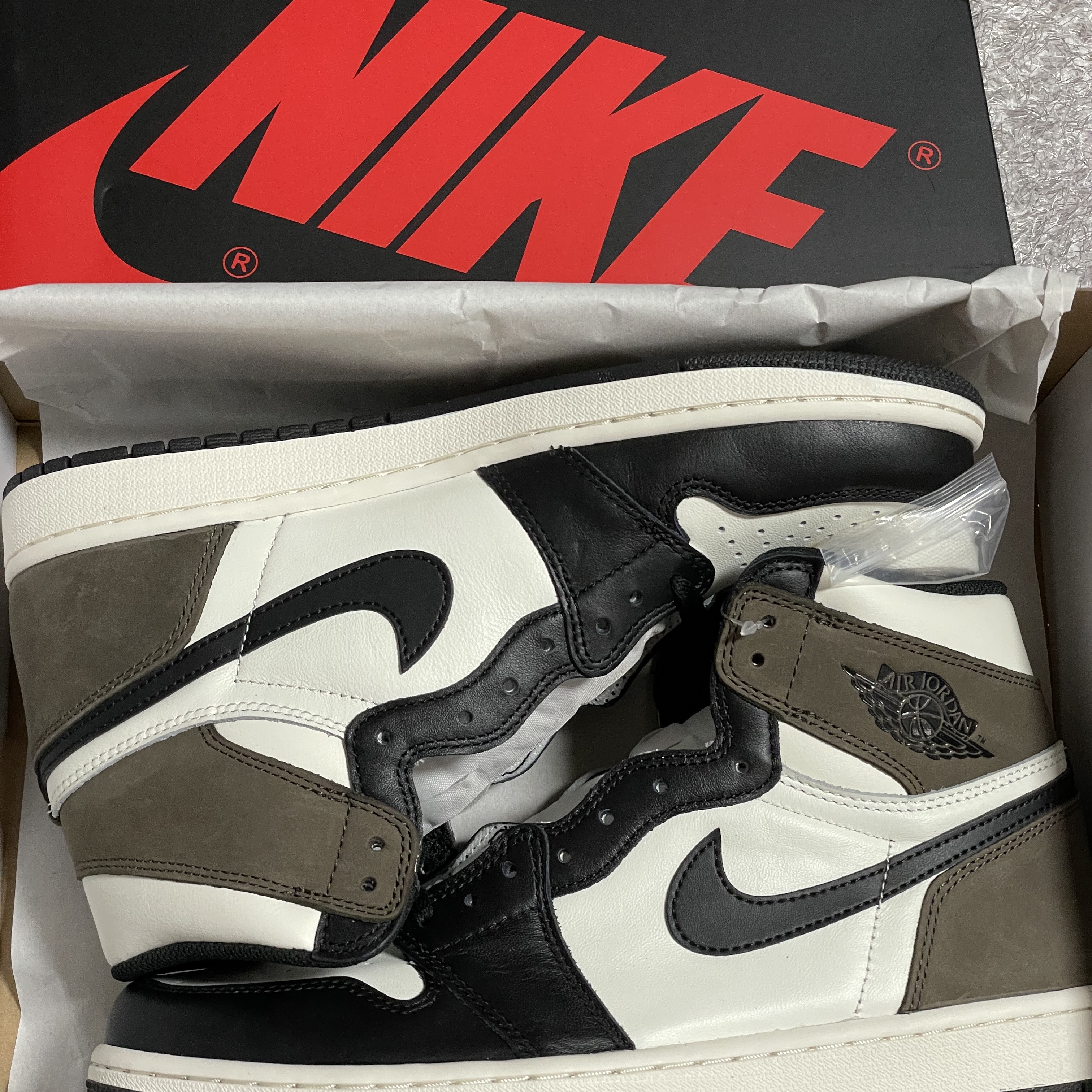 Jordan 1 Retro High OG Black Mocha 착용 스타일