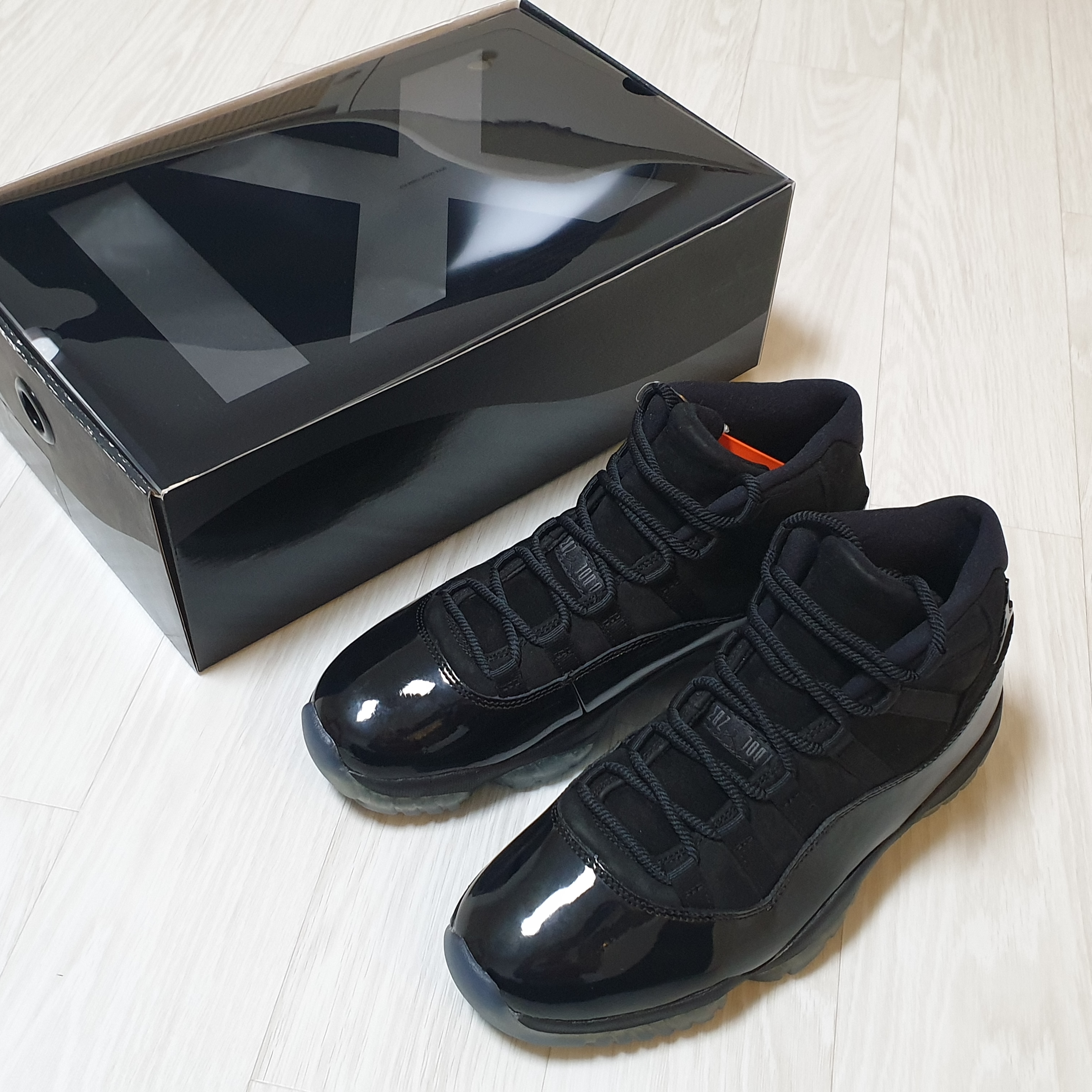 Jordan 11 Retro Cap and Gown 착용 스타일 - 2