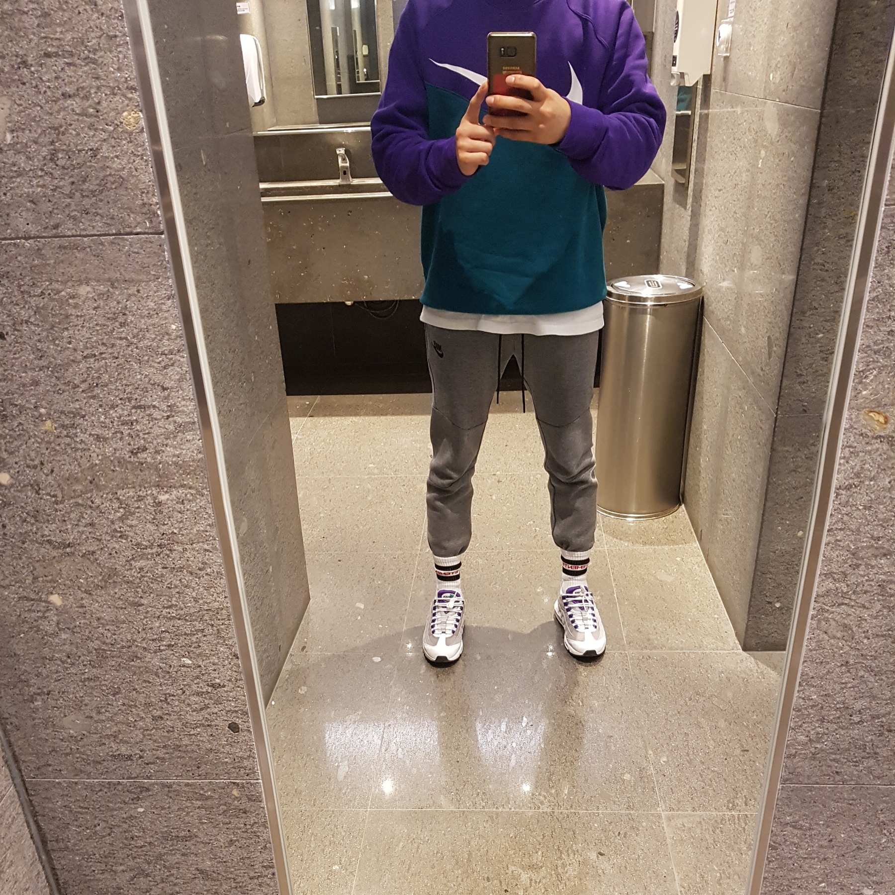 Nike Air Max 95 OG Grape 착용 스타일 - 3