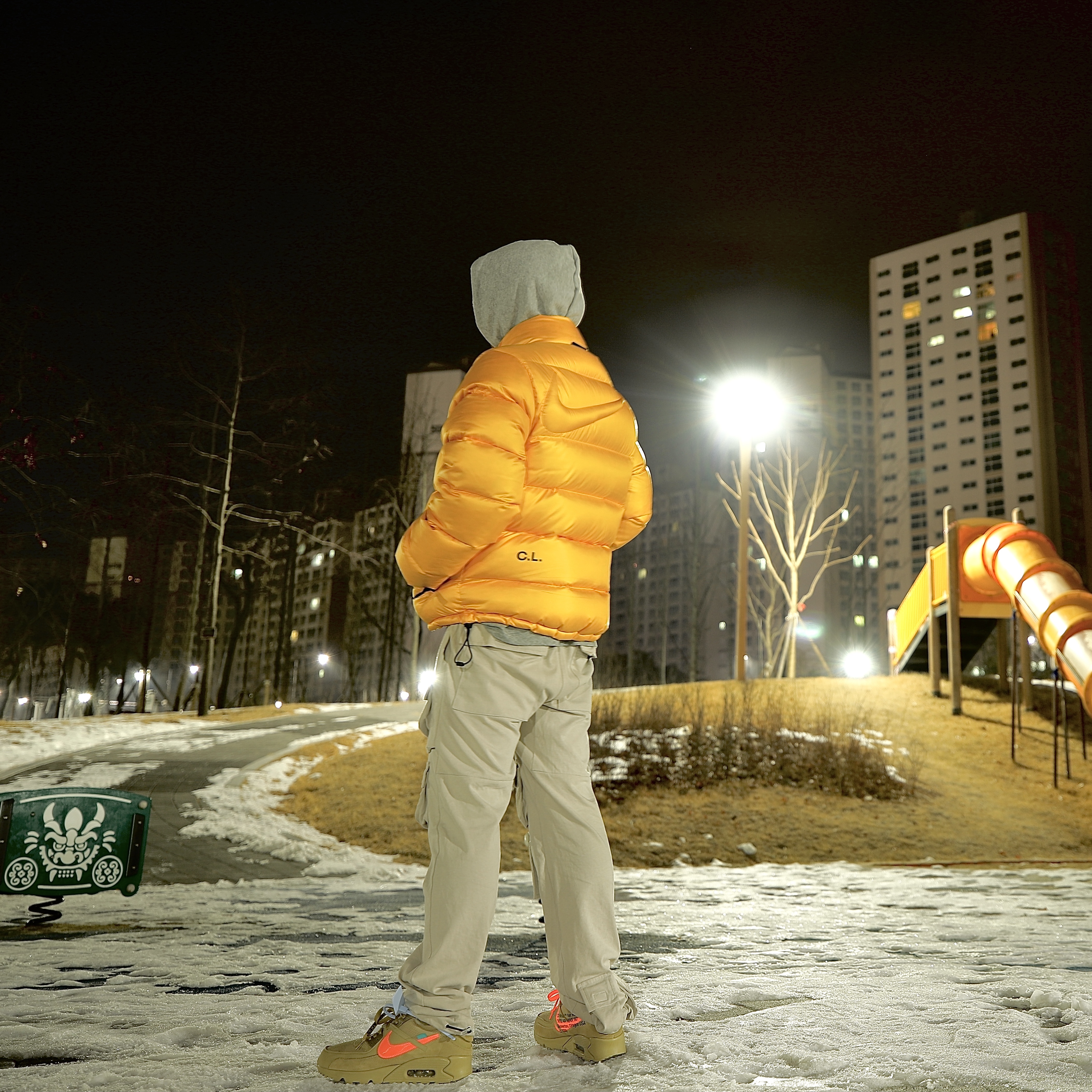 Nike x Drake Nocta Puffer Jacket University Gold - Asia, Nike x Off-White Air Max 90 V2 Desert Ore 착용 스타일