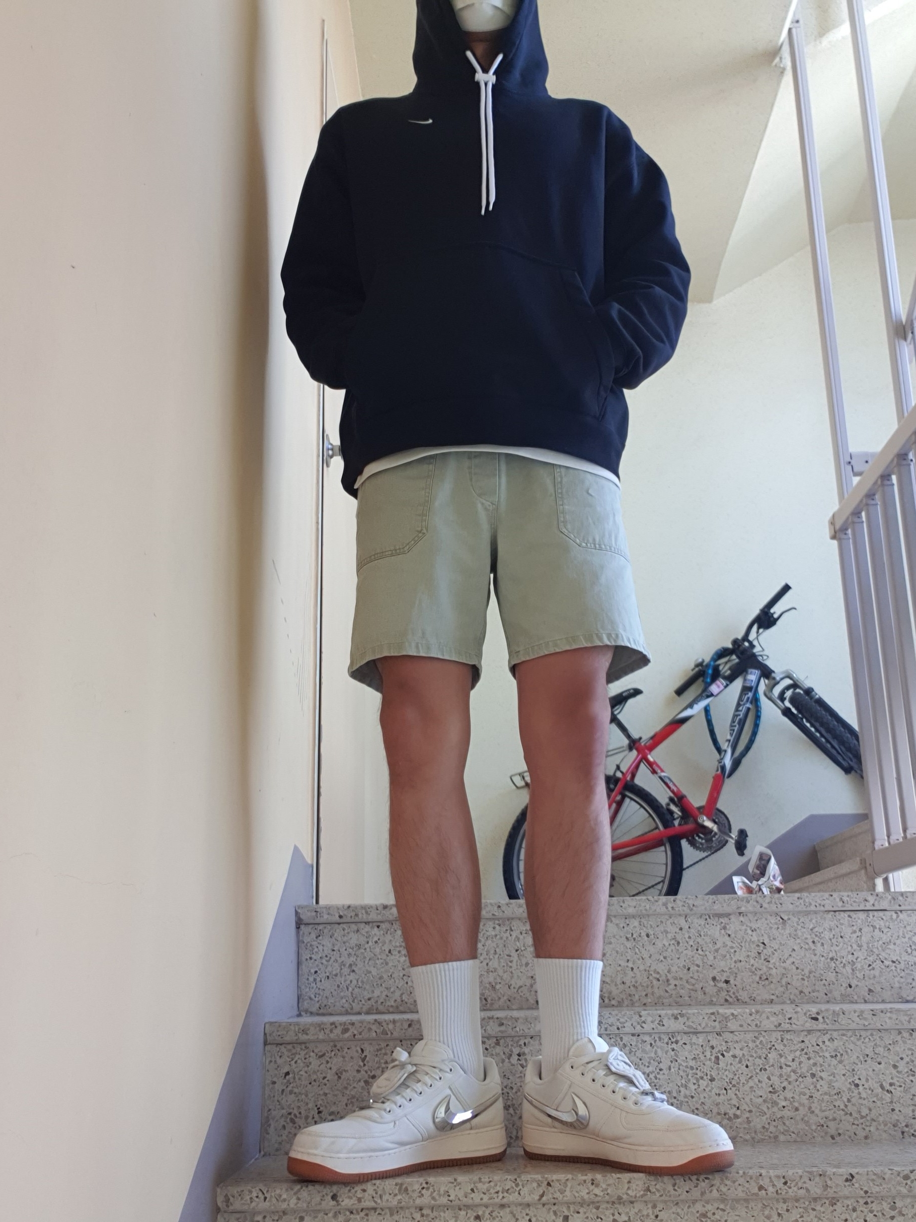 Nike x Travis Scott Air Force 1 Low Sail, Nike M NRG Hoodie Black White 착용 스타일