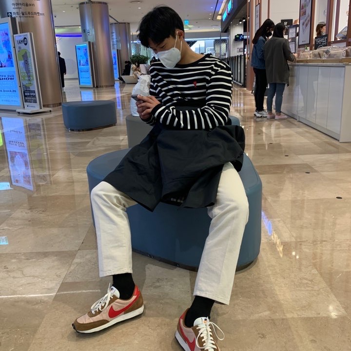 (W) Nike Daybreak Shimmer University Red 착용 스타일
