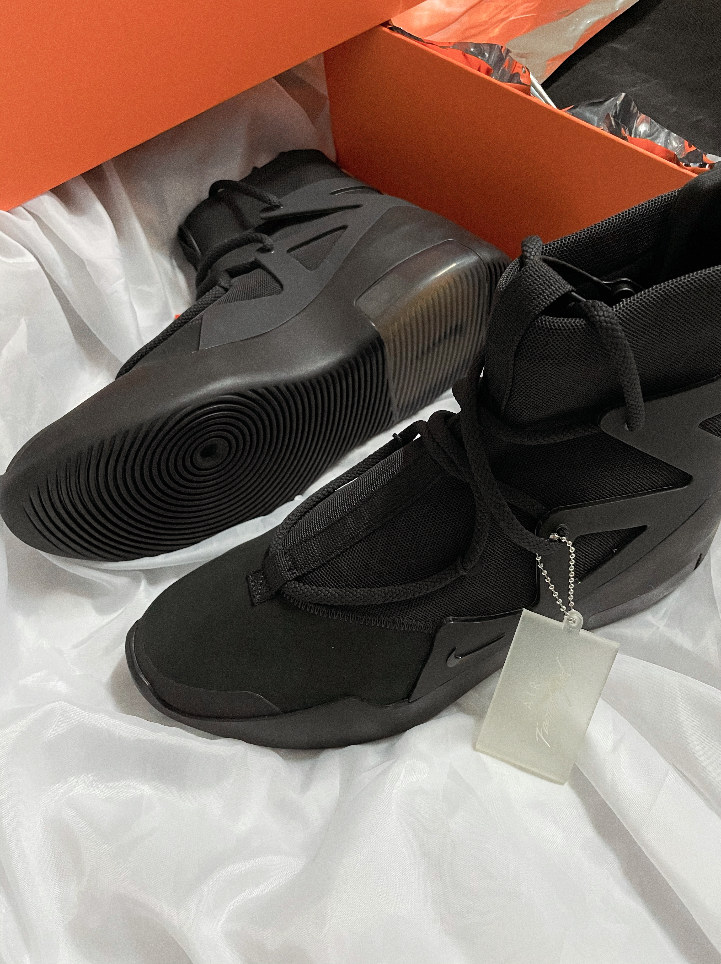 Nike x Fear of God Air Fear of God 1 Triple Black 착용 스타일 - 2