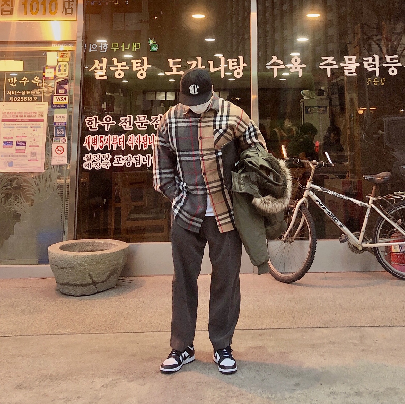 Nike Dunk Low Retro Black 착용 스타일