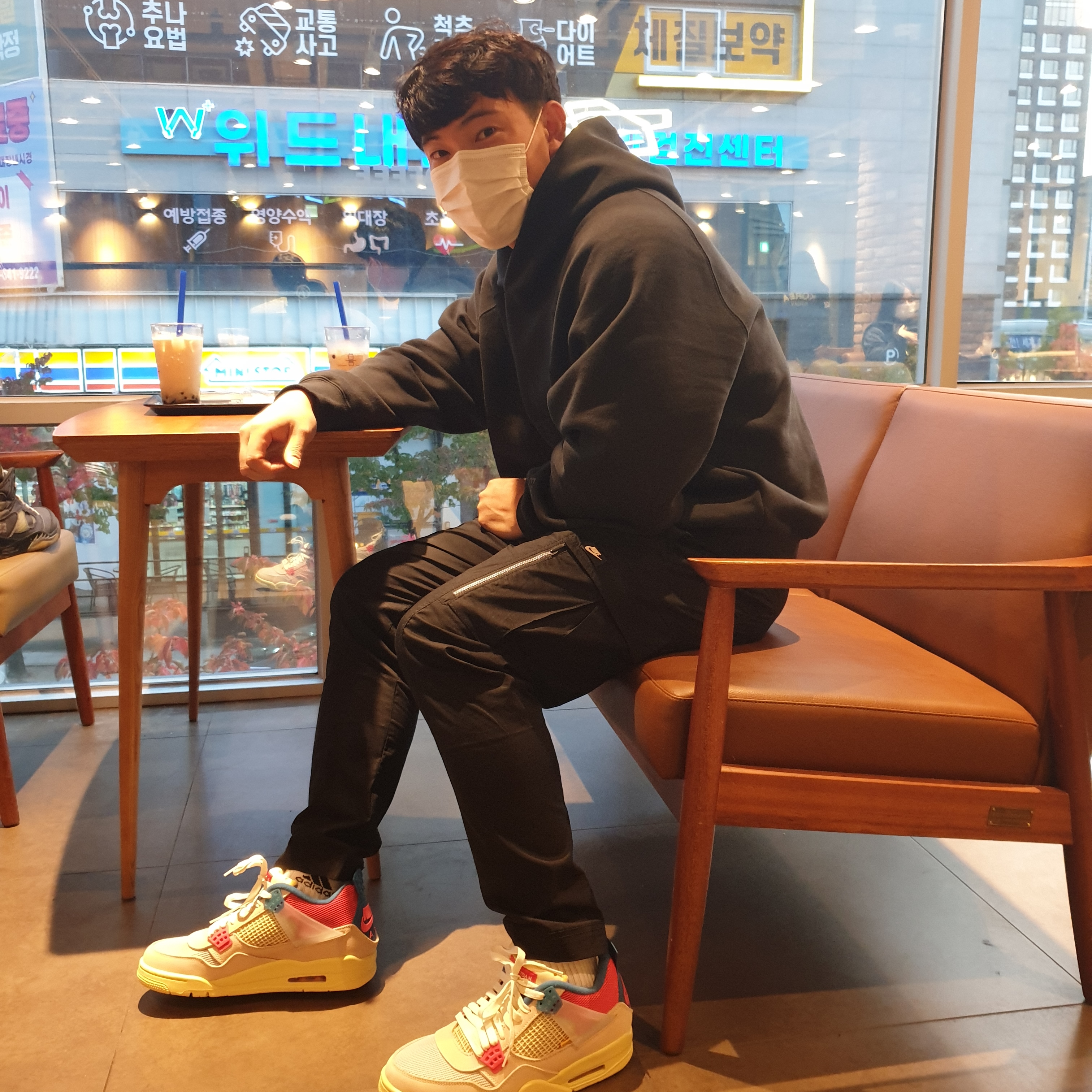 Jordan 4 x Union Retro Guava Ice 착용 스타일