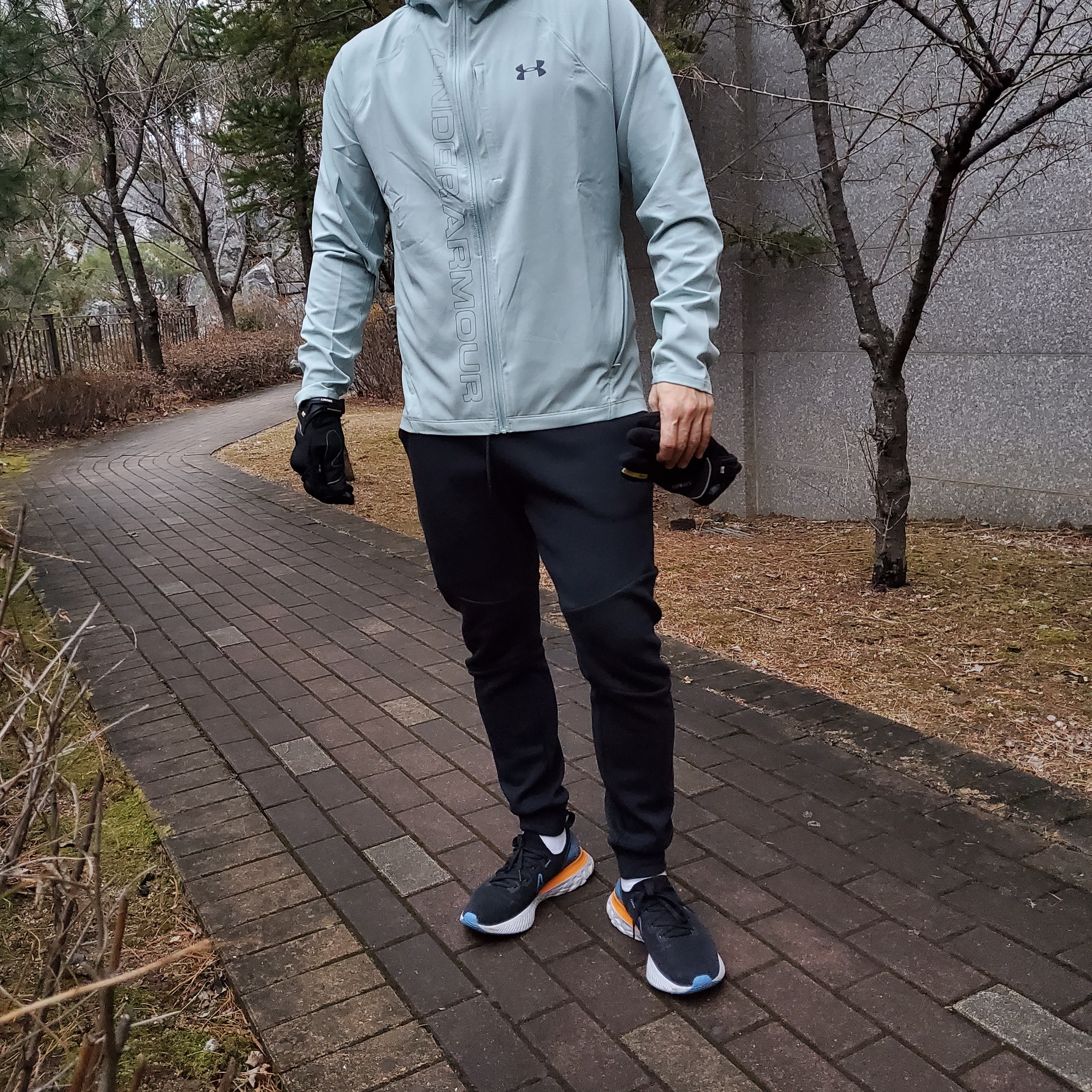 Nike React Infinity Run Platinum Tint Pink Blast 착용 스타일